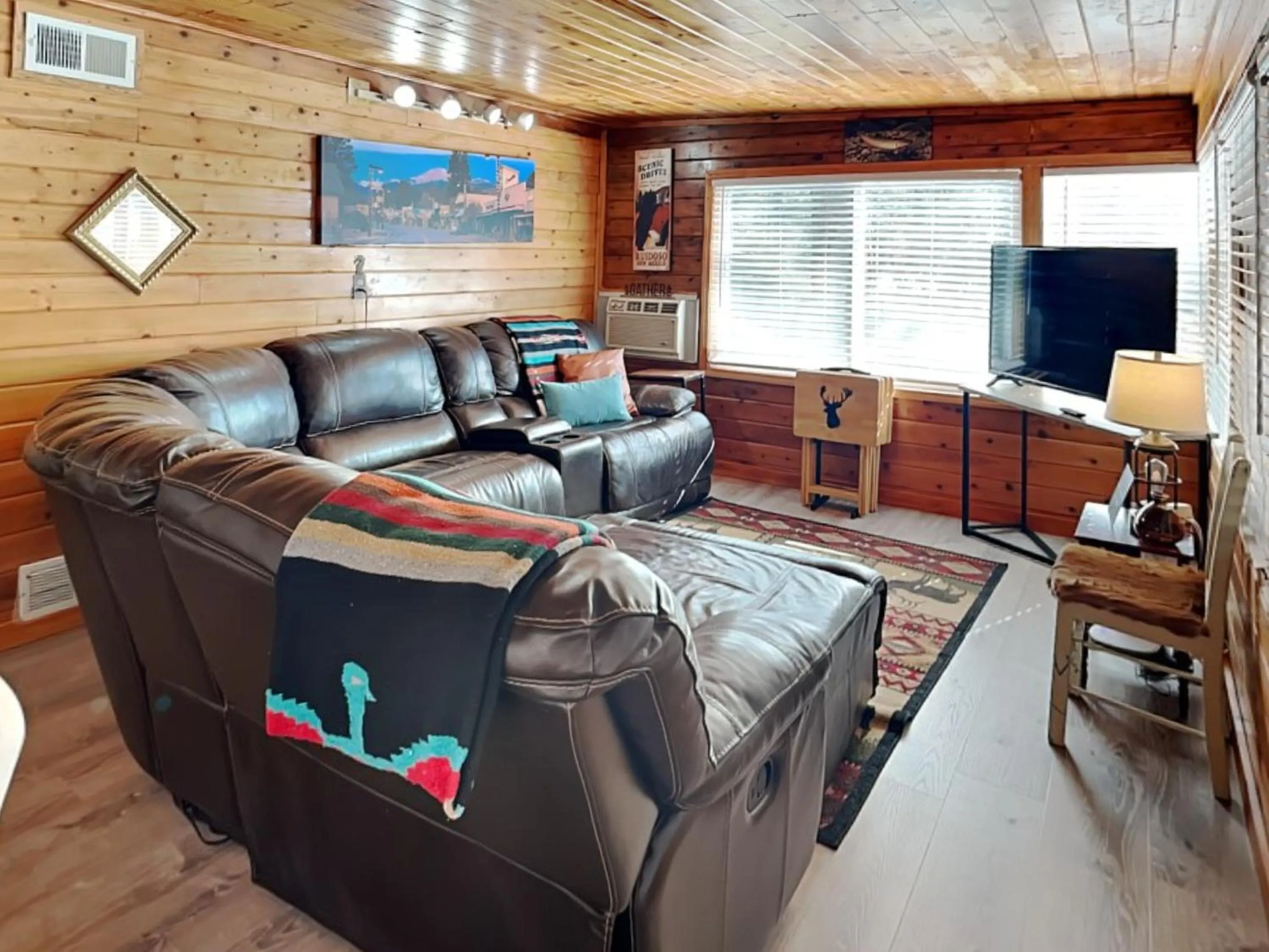 The Elk Meadow Cozy Cabin