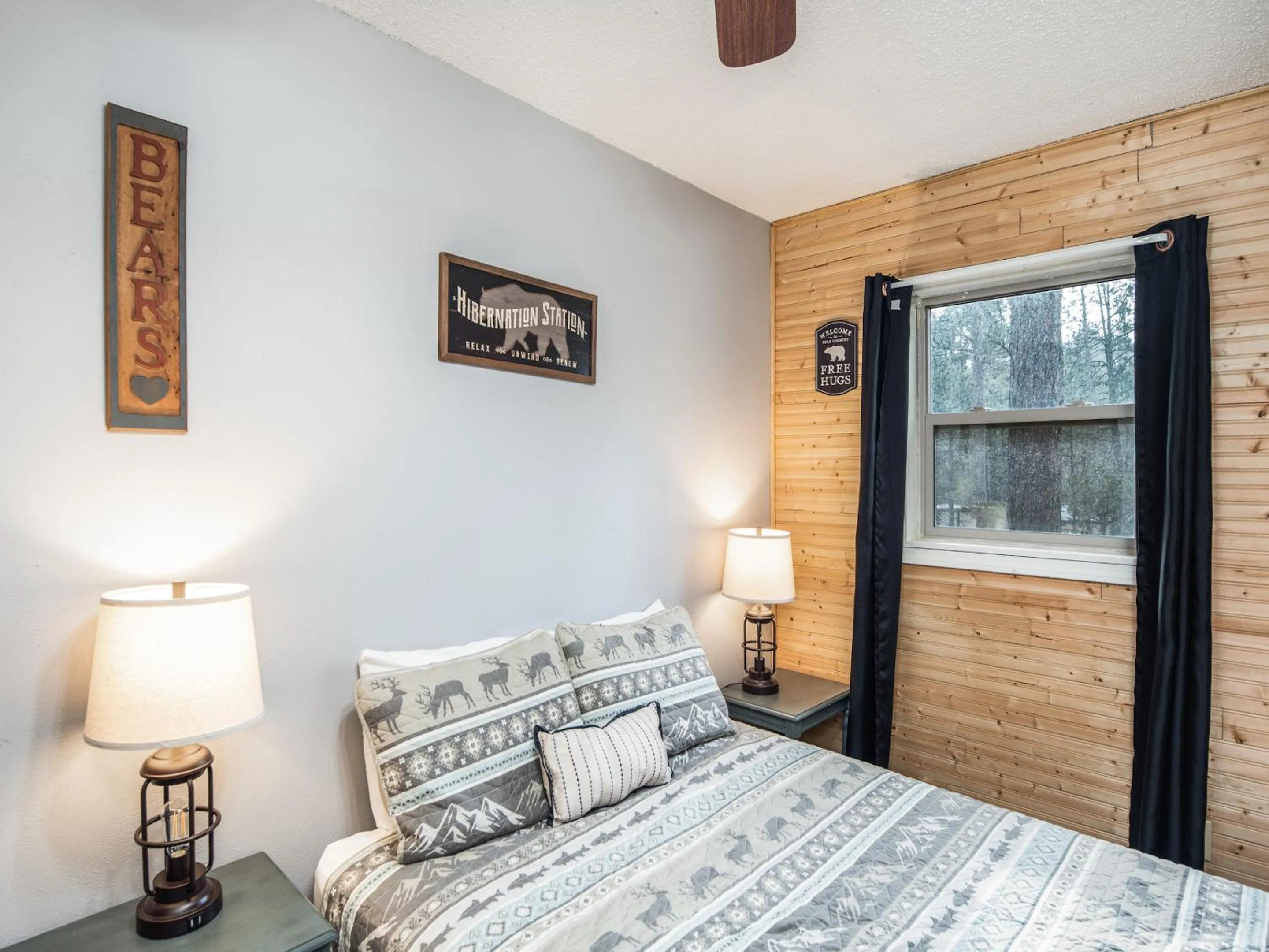 Property building, Bed in The Elk Meadow Cozy Cabin