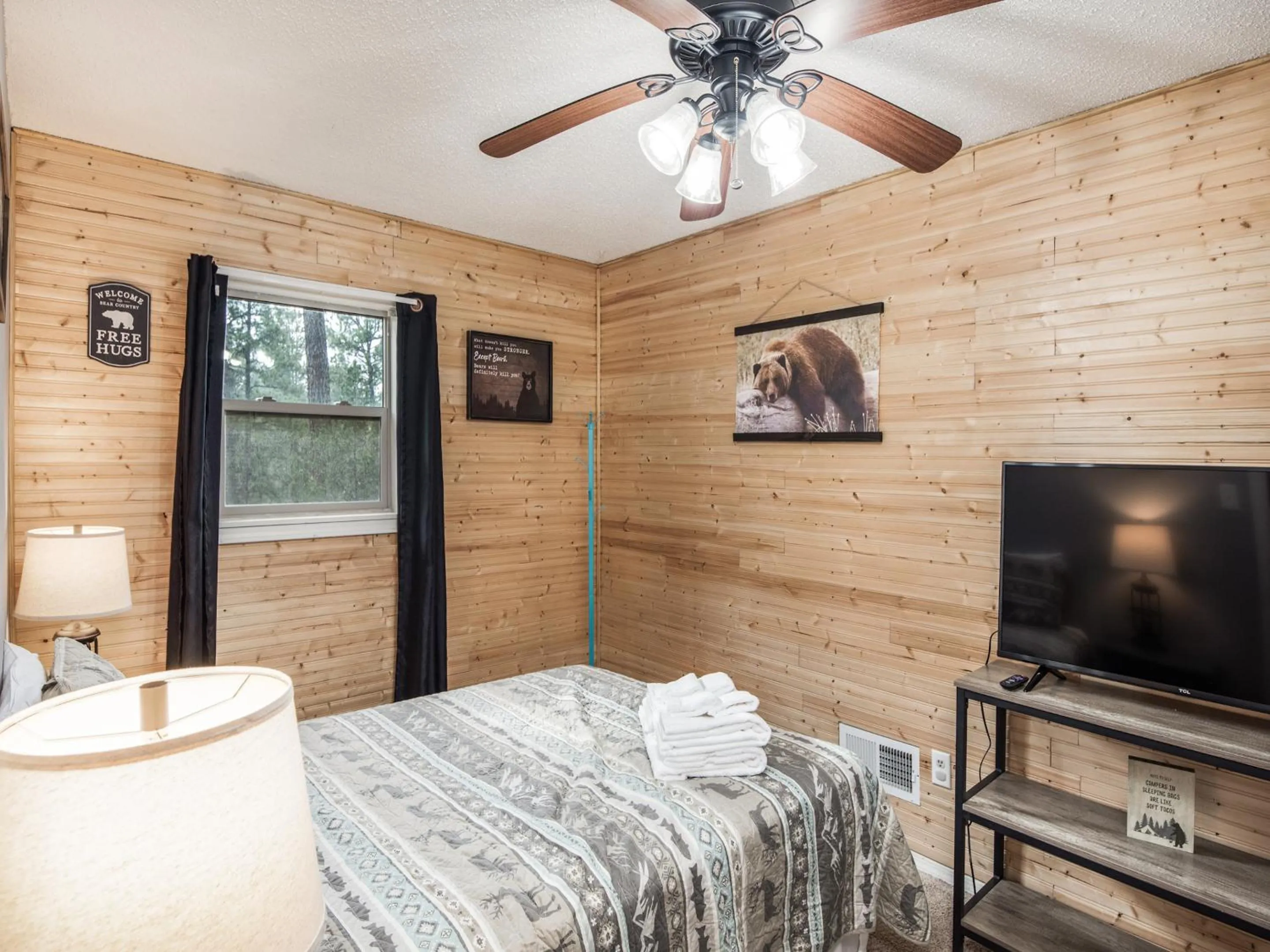 Property building, Bed in The Elk Meadow Cozy Cabin