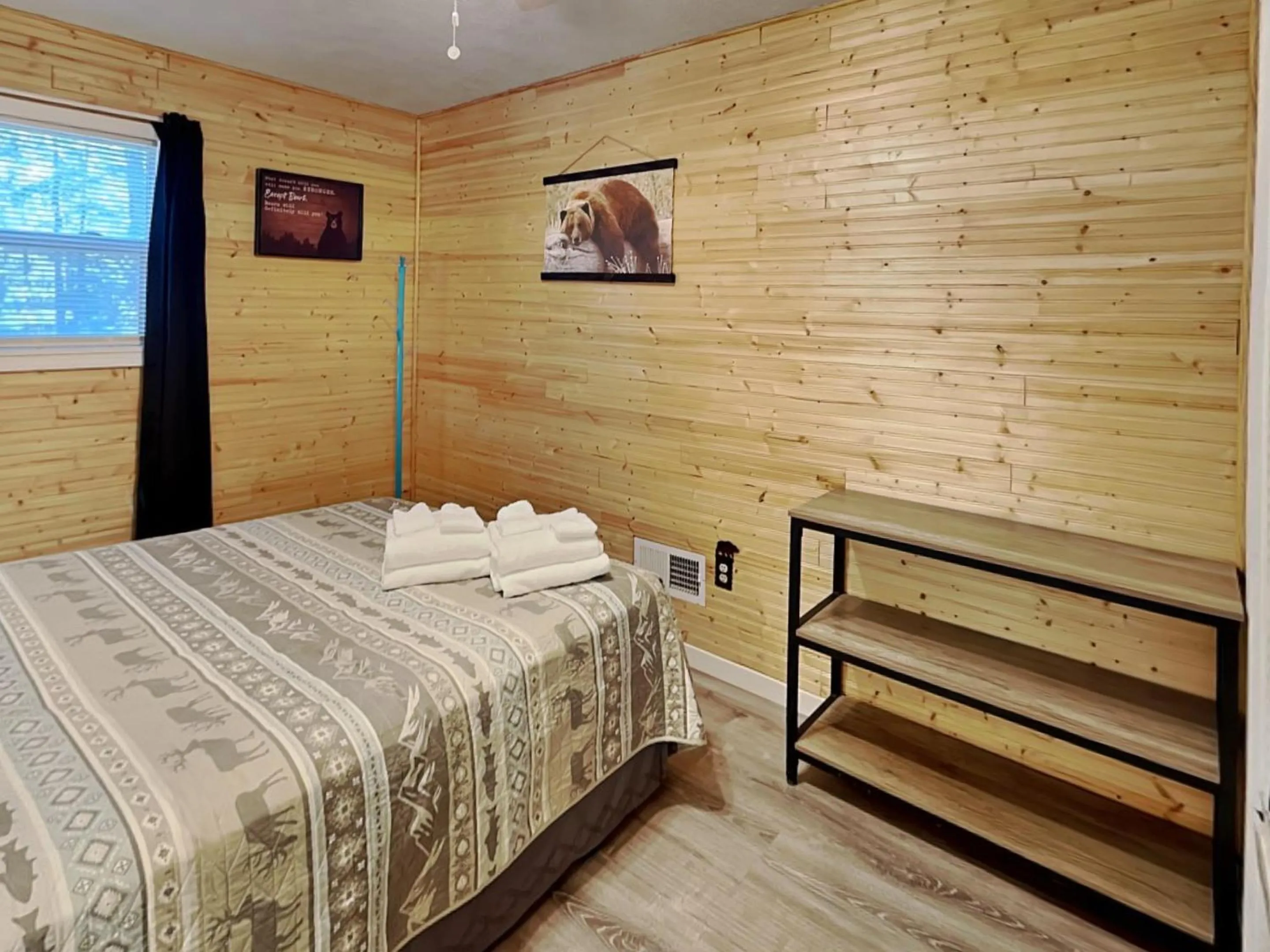 Bed in The Elk Meadow Cozy Cabin