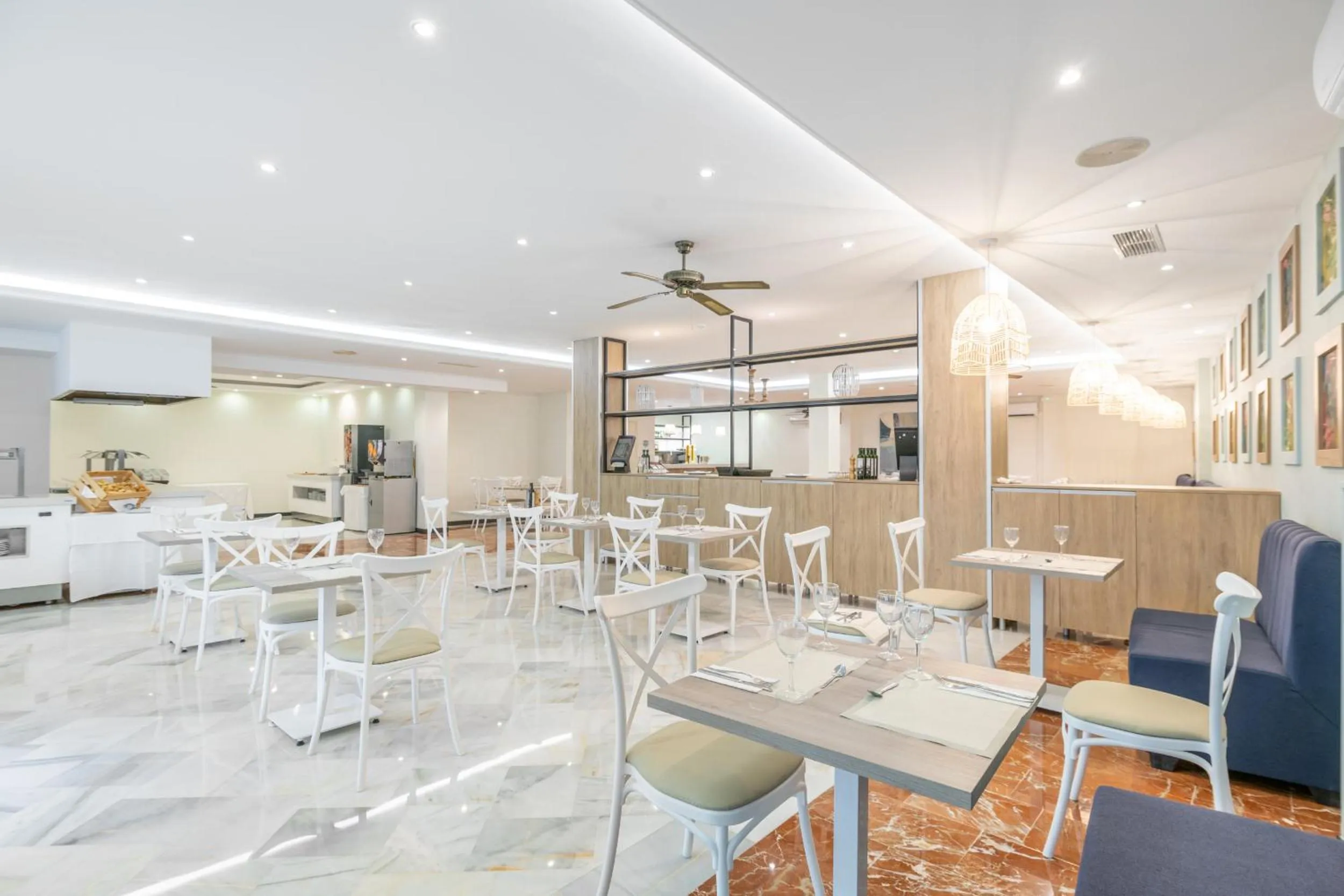 Restaurant/places to eat in Hotel Nerja Club by Dorobe