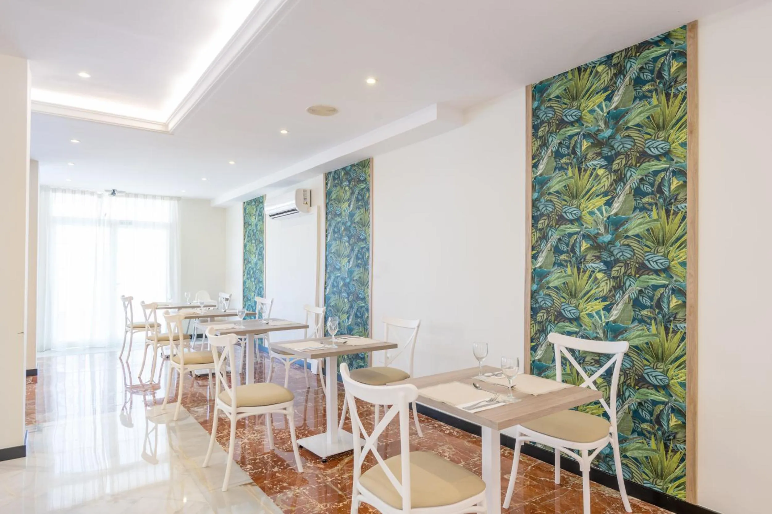 Restaurant/places to eat in Hotel Nerja Club by Dorobe