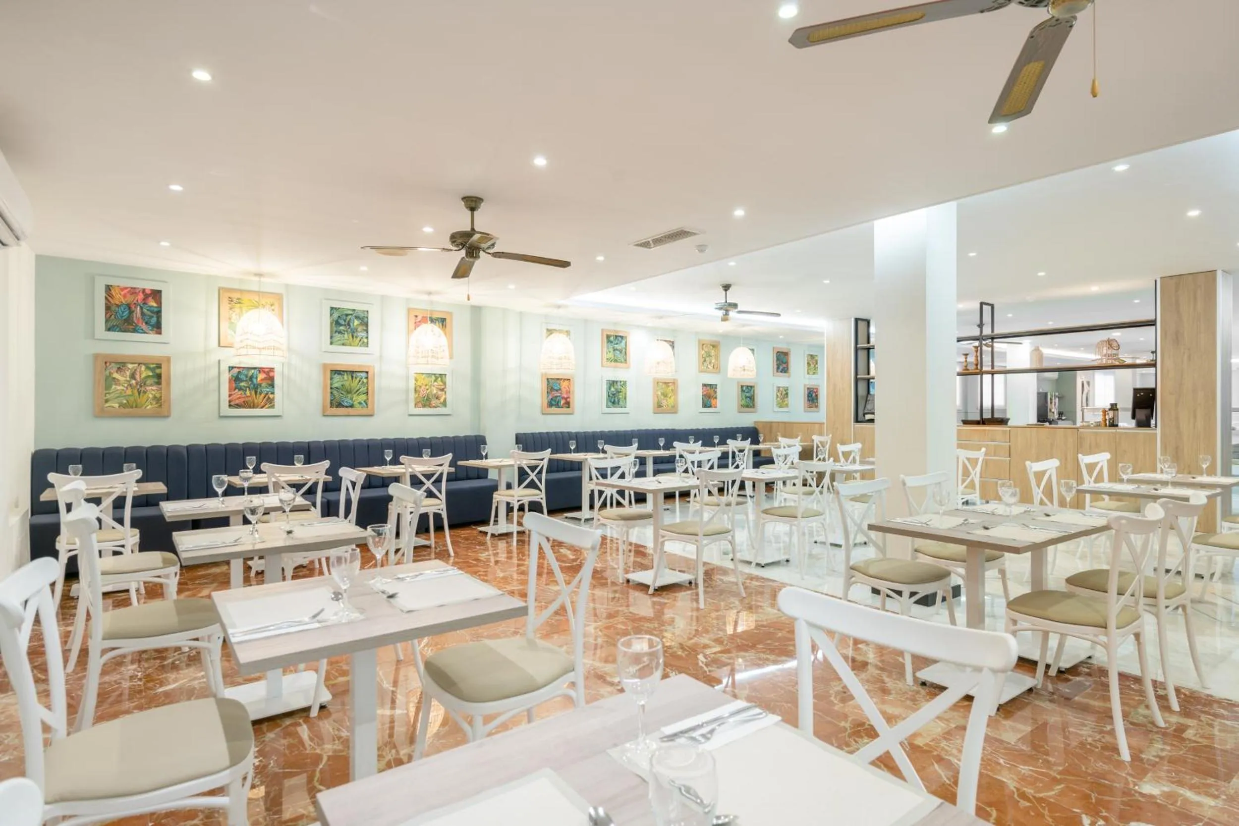 Restaurant/places to eat in Hotel Nerja Club by Dorobe