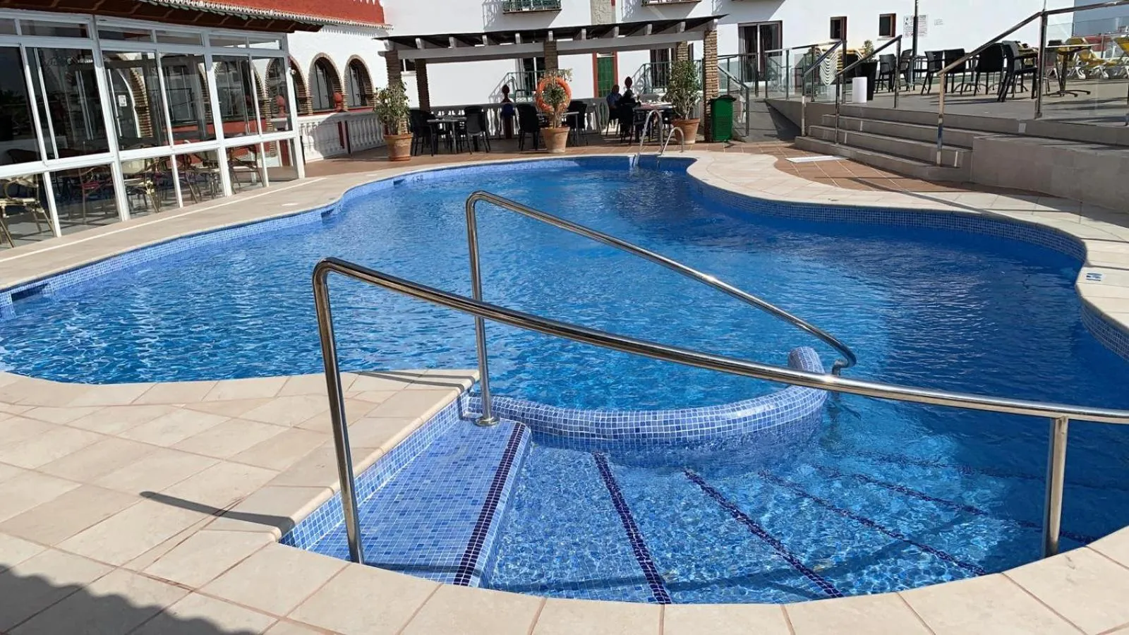 Swimming pool in Hotel Nerja Club by Dorobe