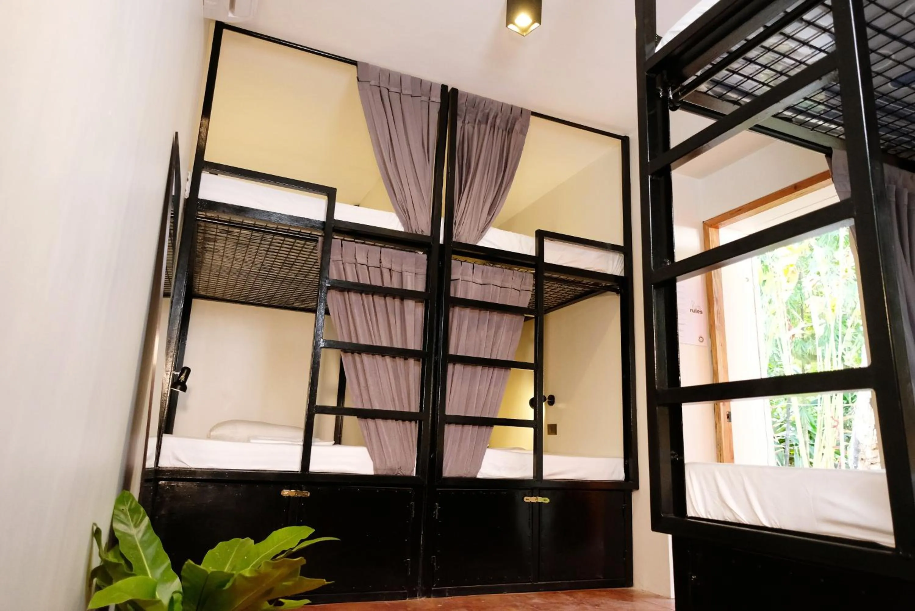 Bed in Mad Monkey Dumaguete