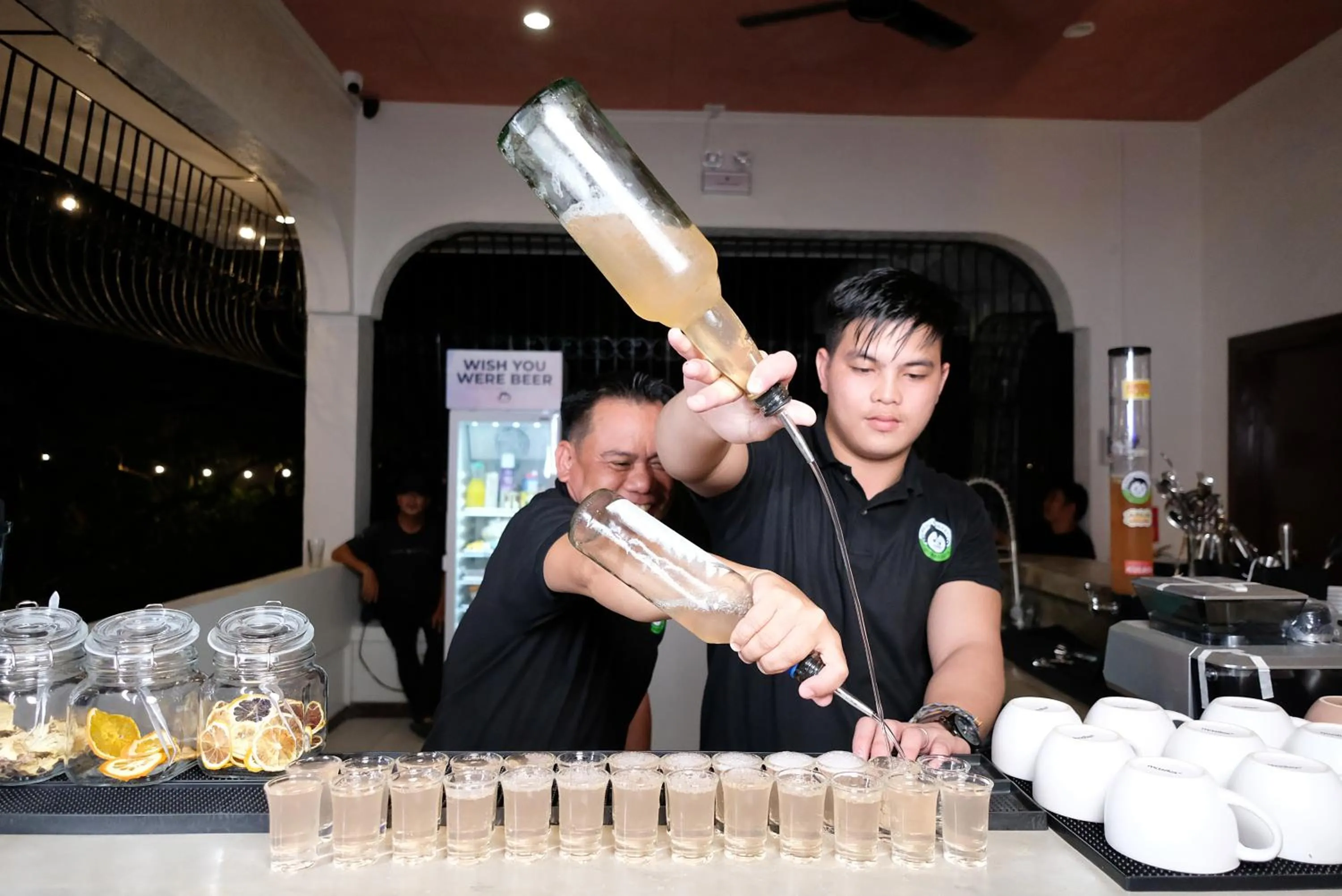 Lounge or bar in Mad Monkey Dumaguete