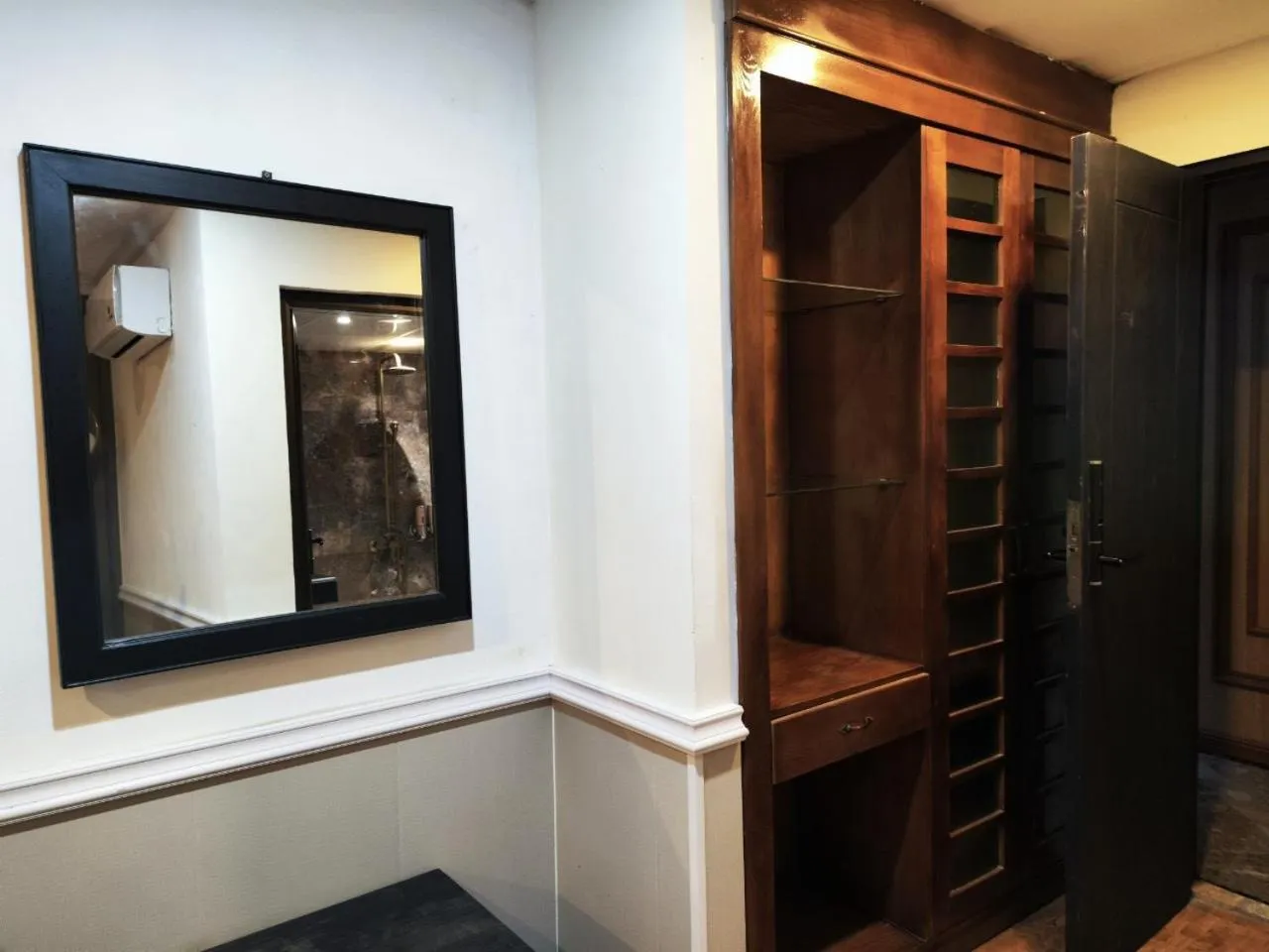 wardrobe in Swan Sapa Hotel