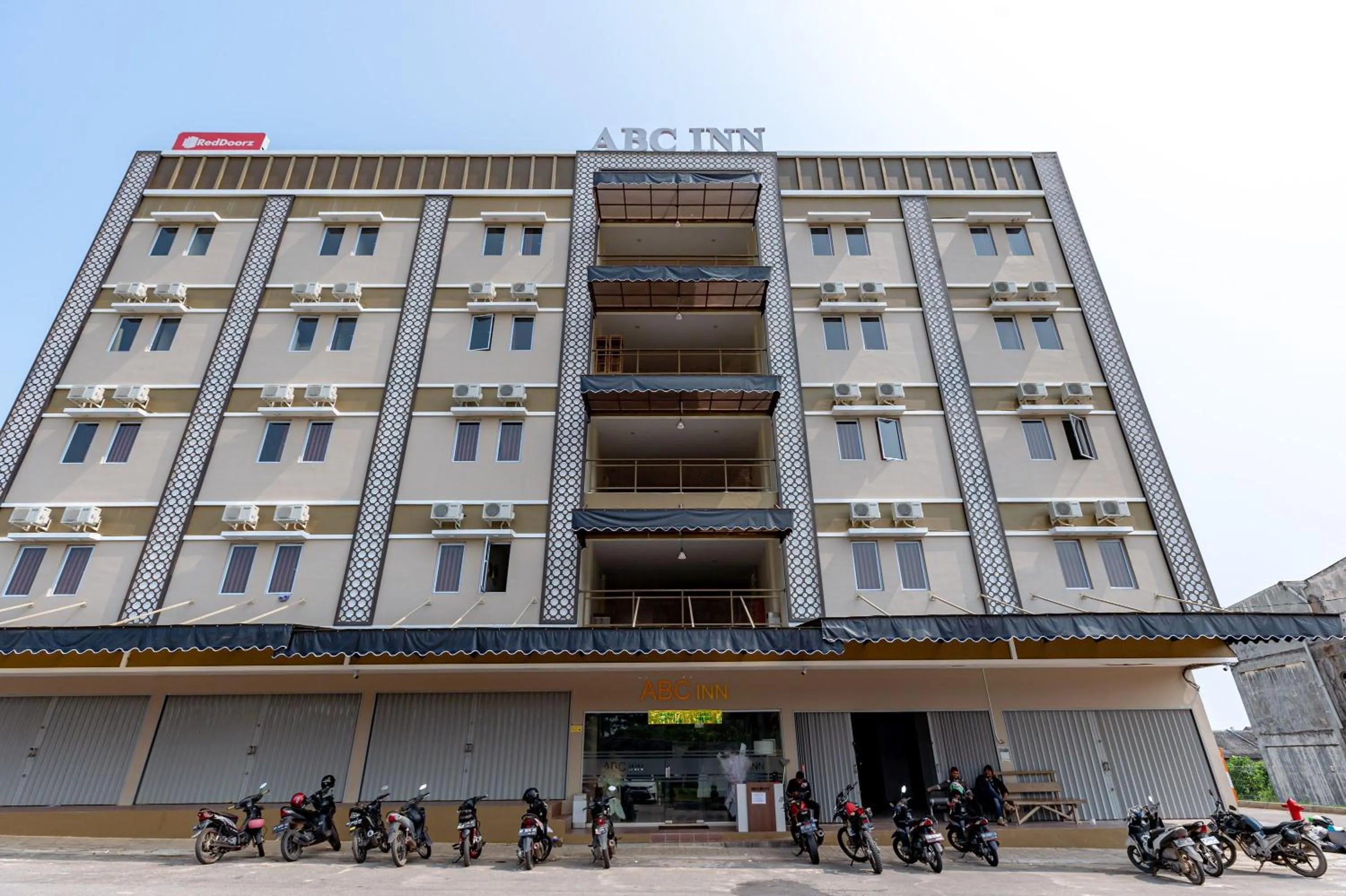 Property building in RedDoorz Plus at Komplek ABC Batu Aji Batam
