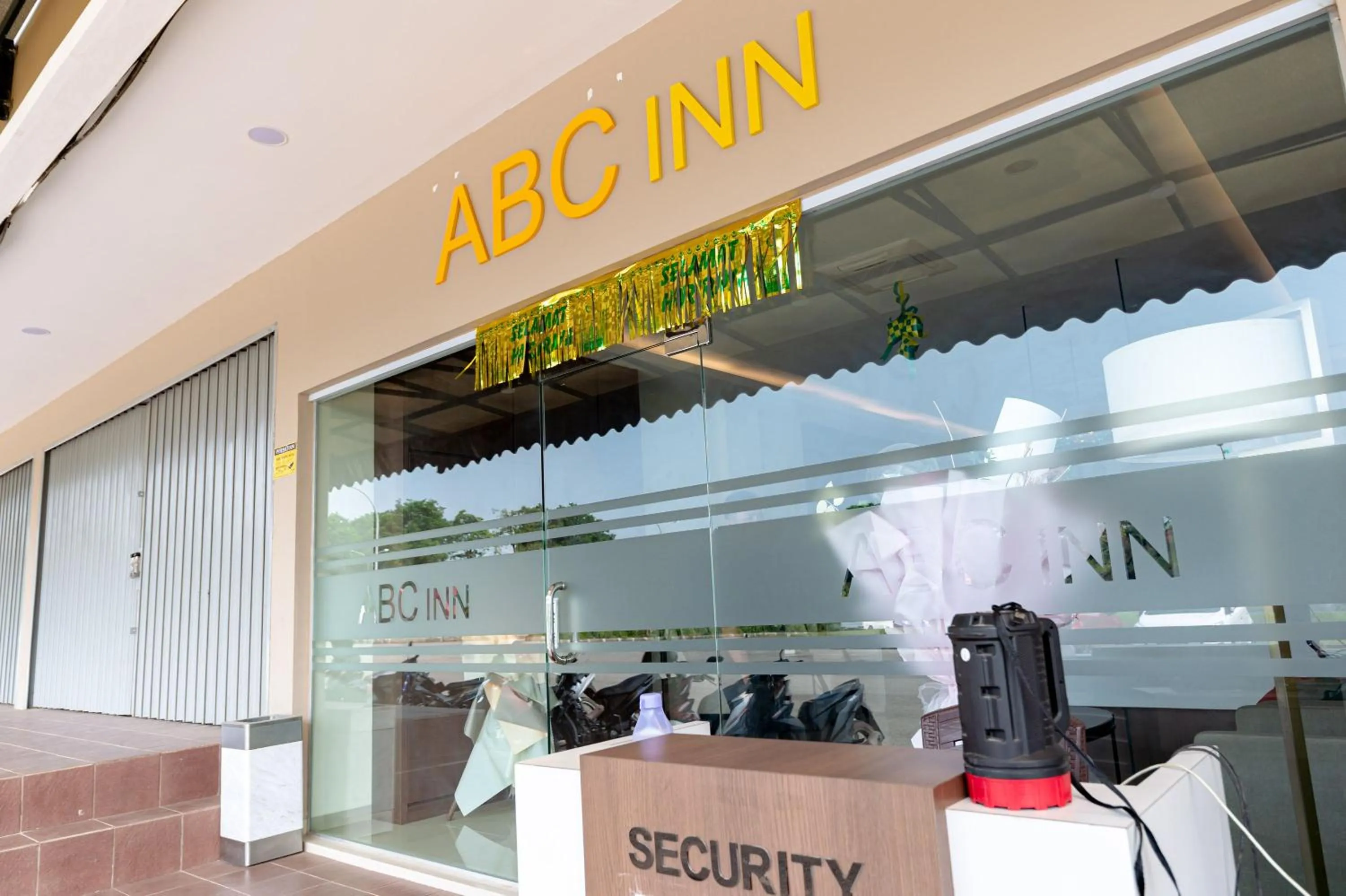 Lobby or reception in RedDoorz Plus at Komplek ABC Batu Aji Batam