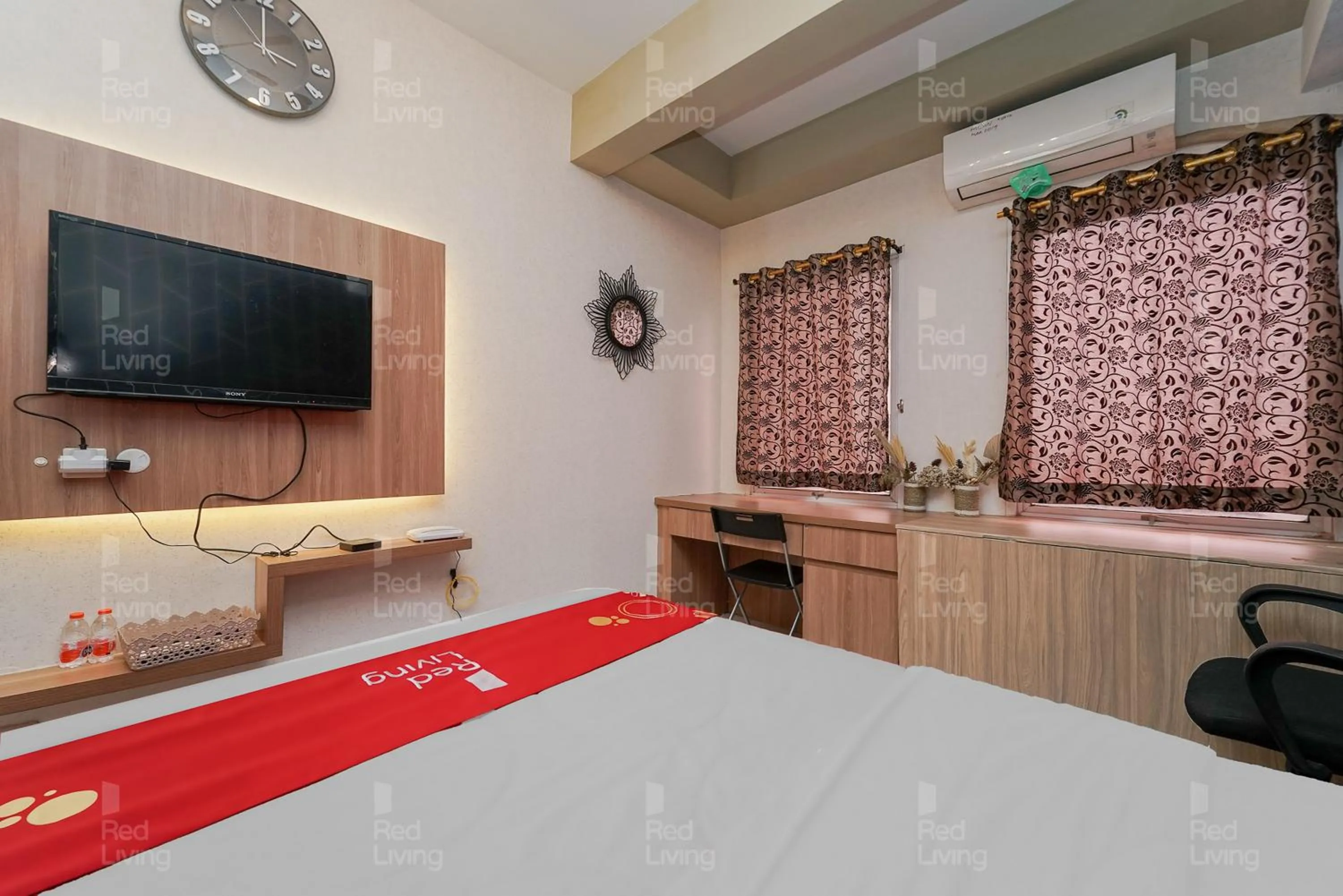 Bedroom, Bed in RedLiving Apartemen Patra Land Urbano - Kamarku Tower Mid-West