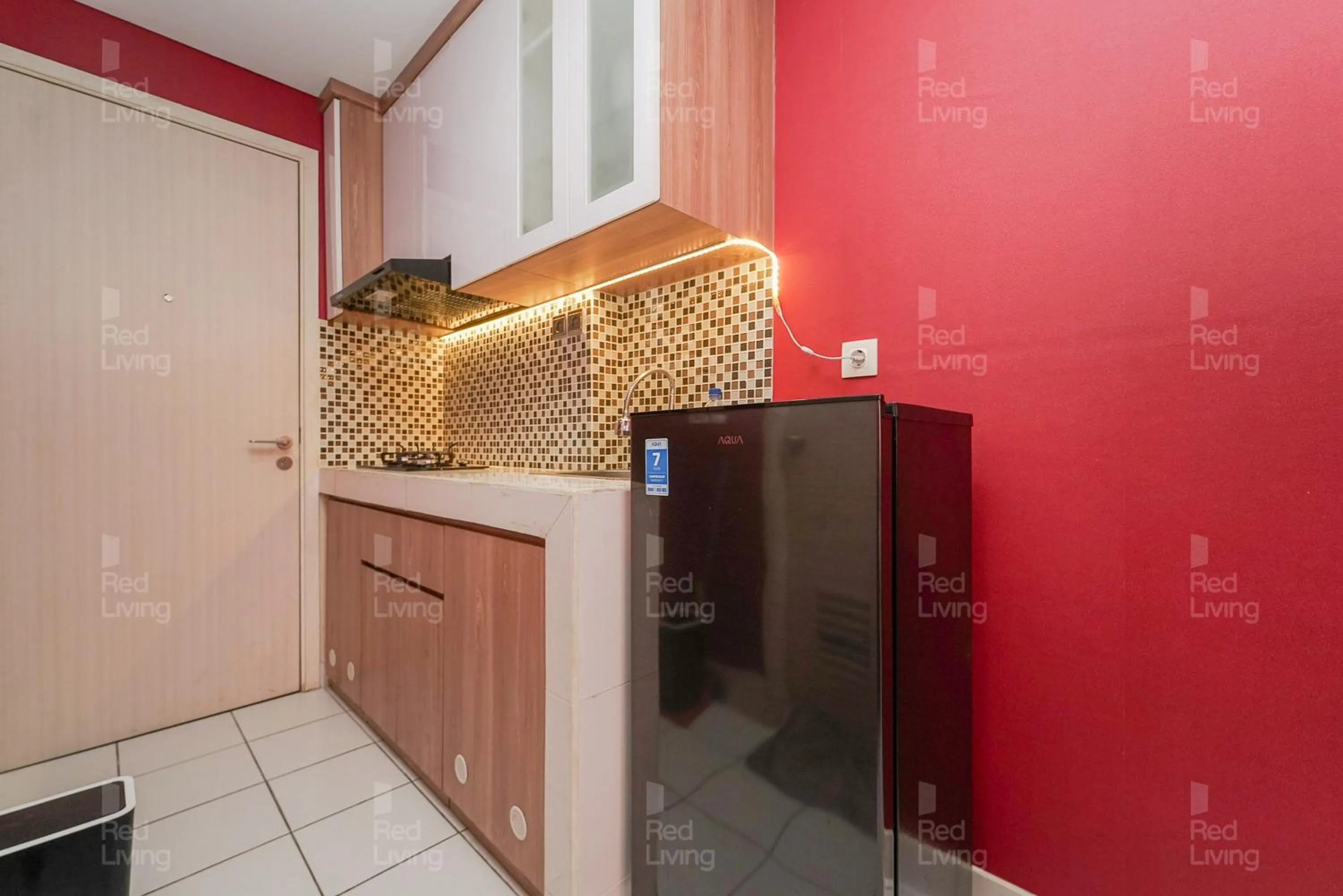 Kitchen or kitchenette in RedLiving Apartemen Patra Land Urbano - Kamarku Tower Mid-West