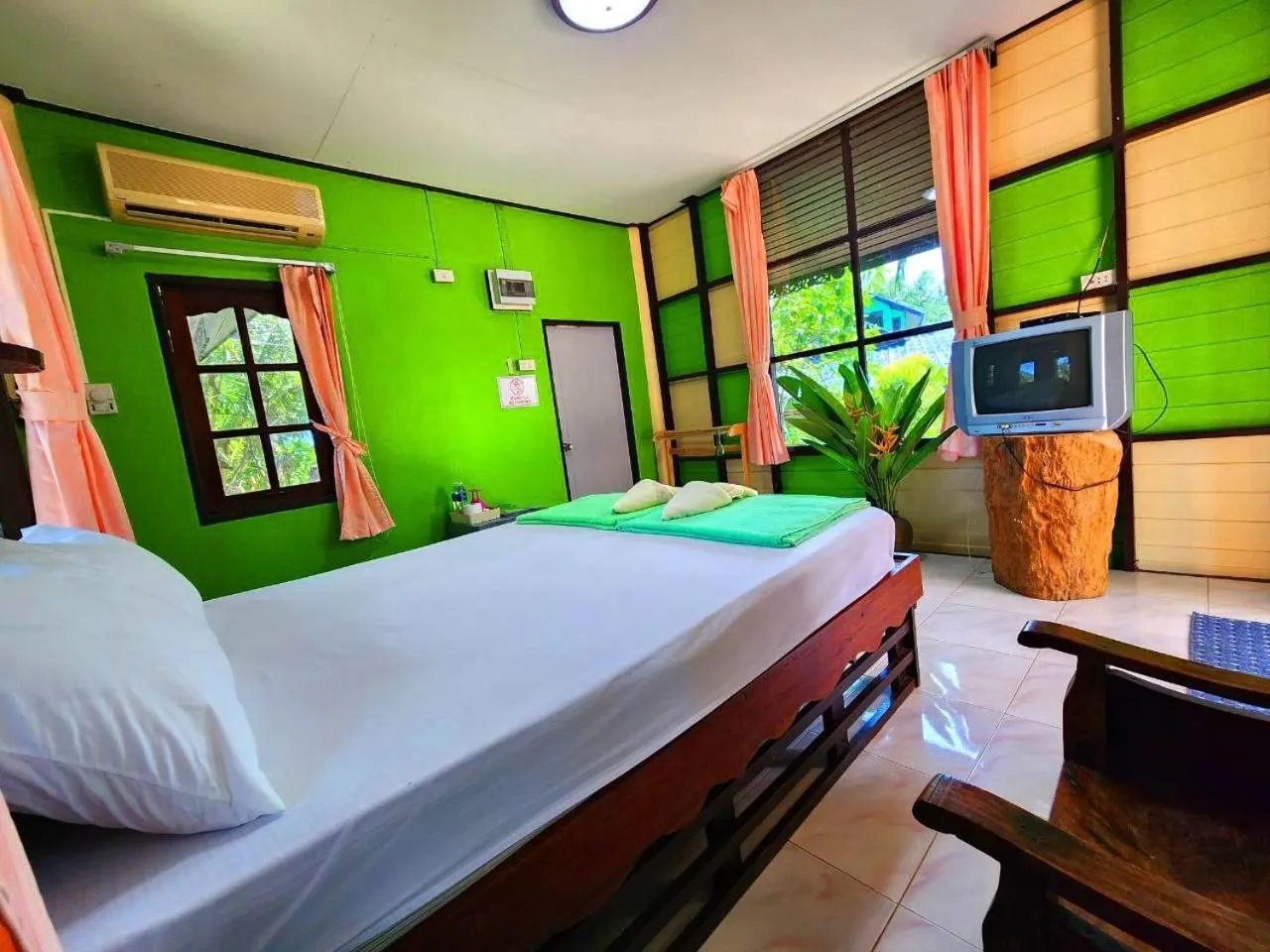 Bedroom, Bed in Banmae Resort Kohchang