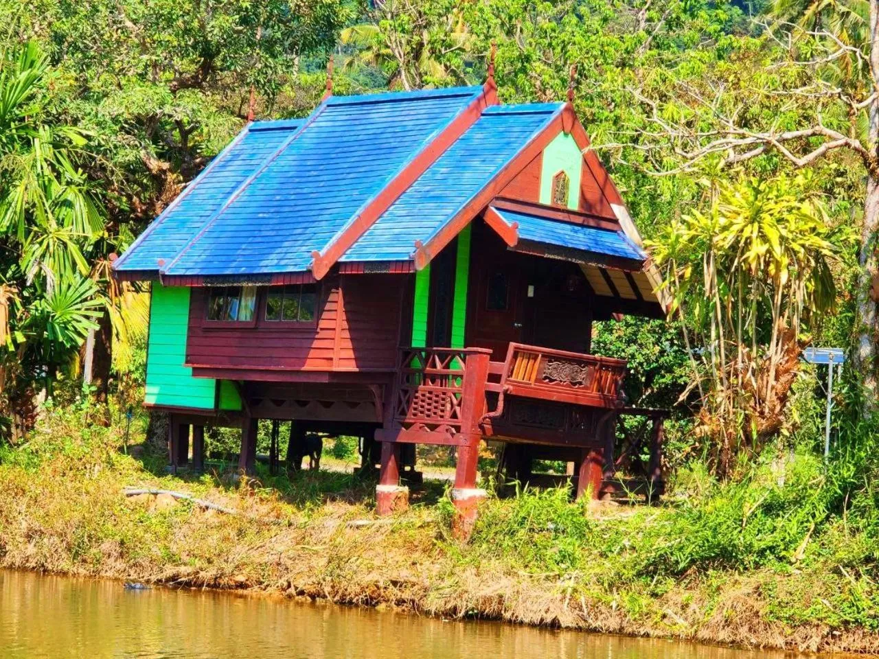 Property building in Banmae Resort Kohchang