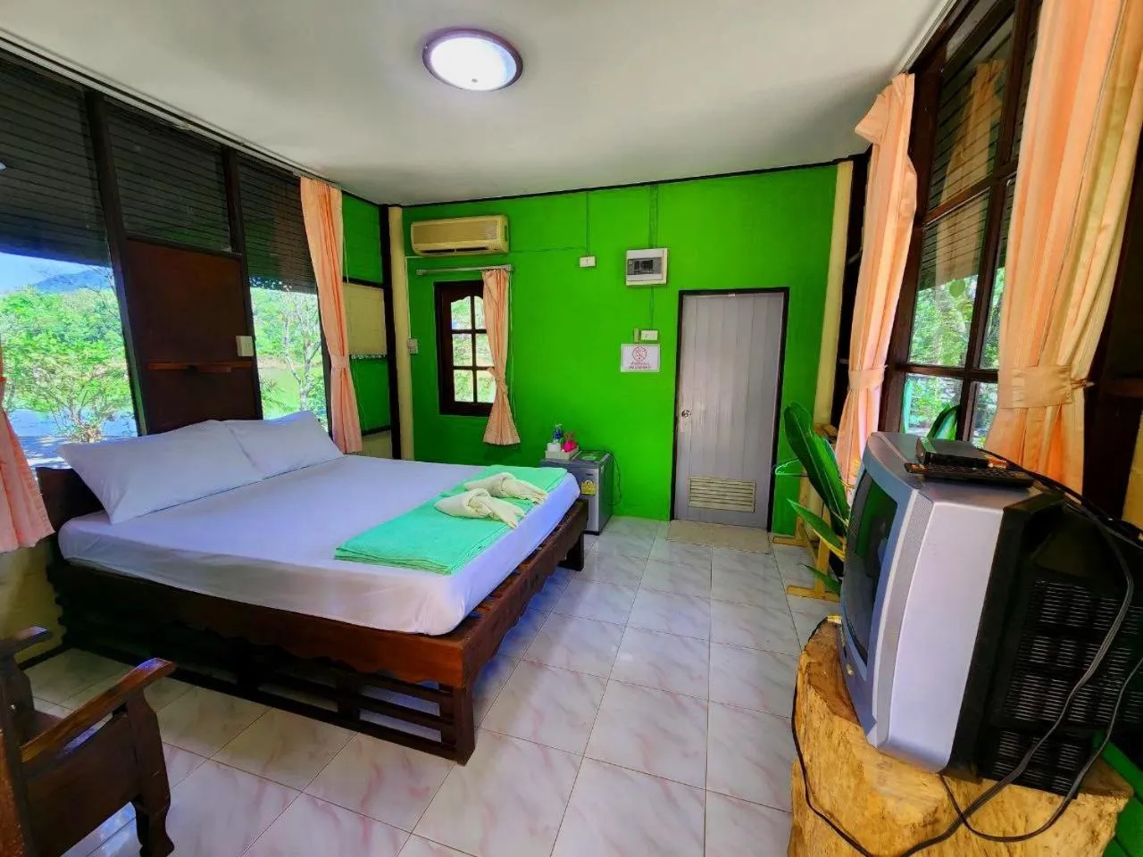 Bedroom, Bed in Banmae Resort Kohchang