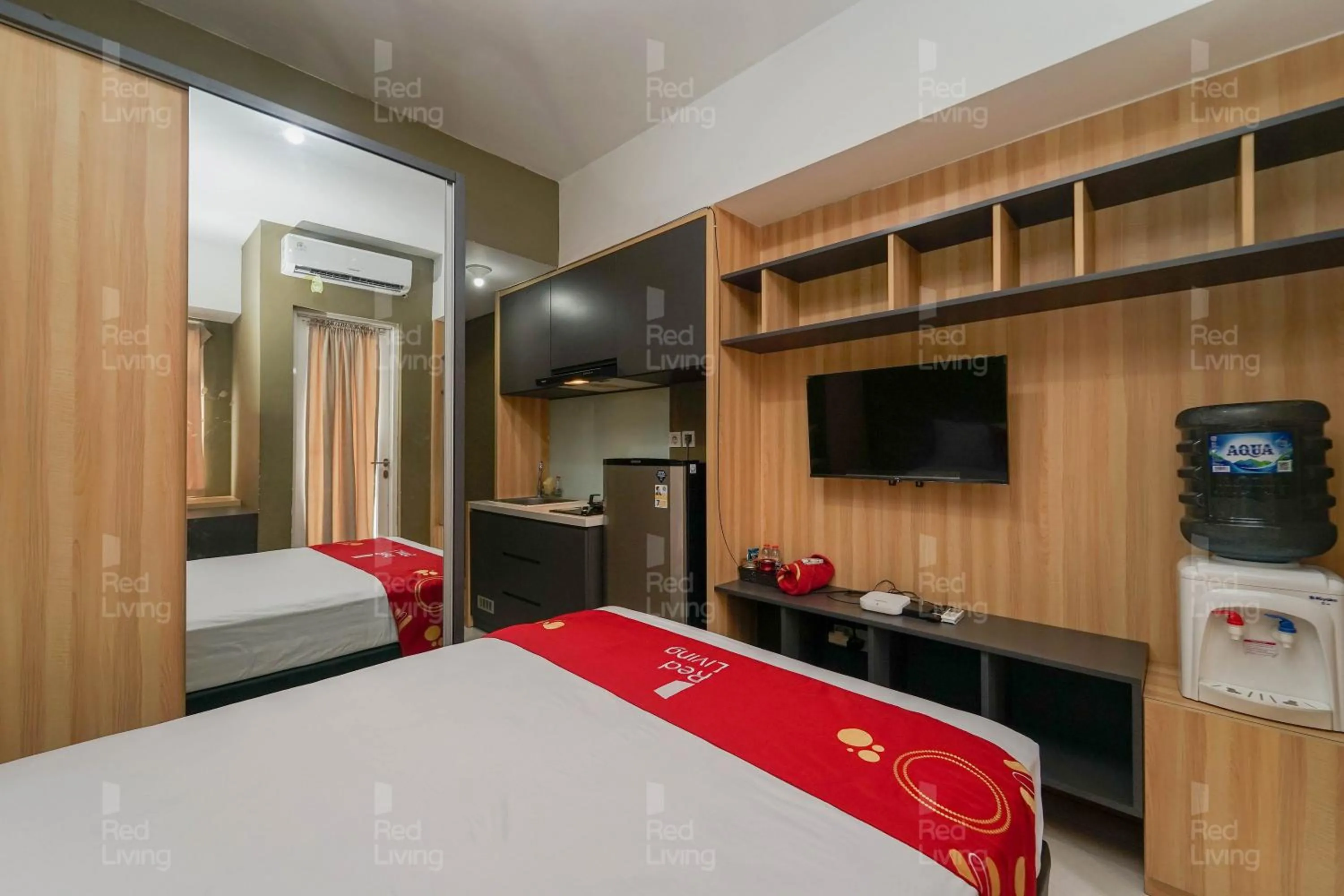 Bedroom, Bed in RedLiving Apartemen Springlake Summarecon - Kamarku Tower Azolla