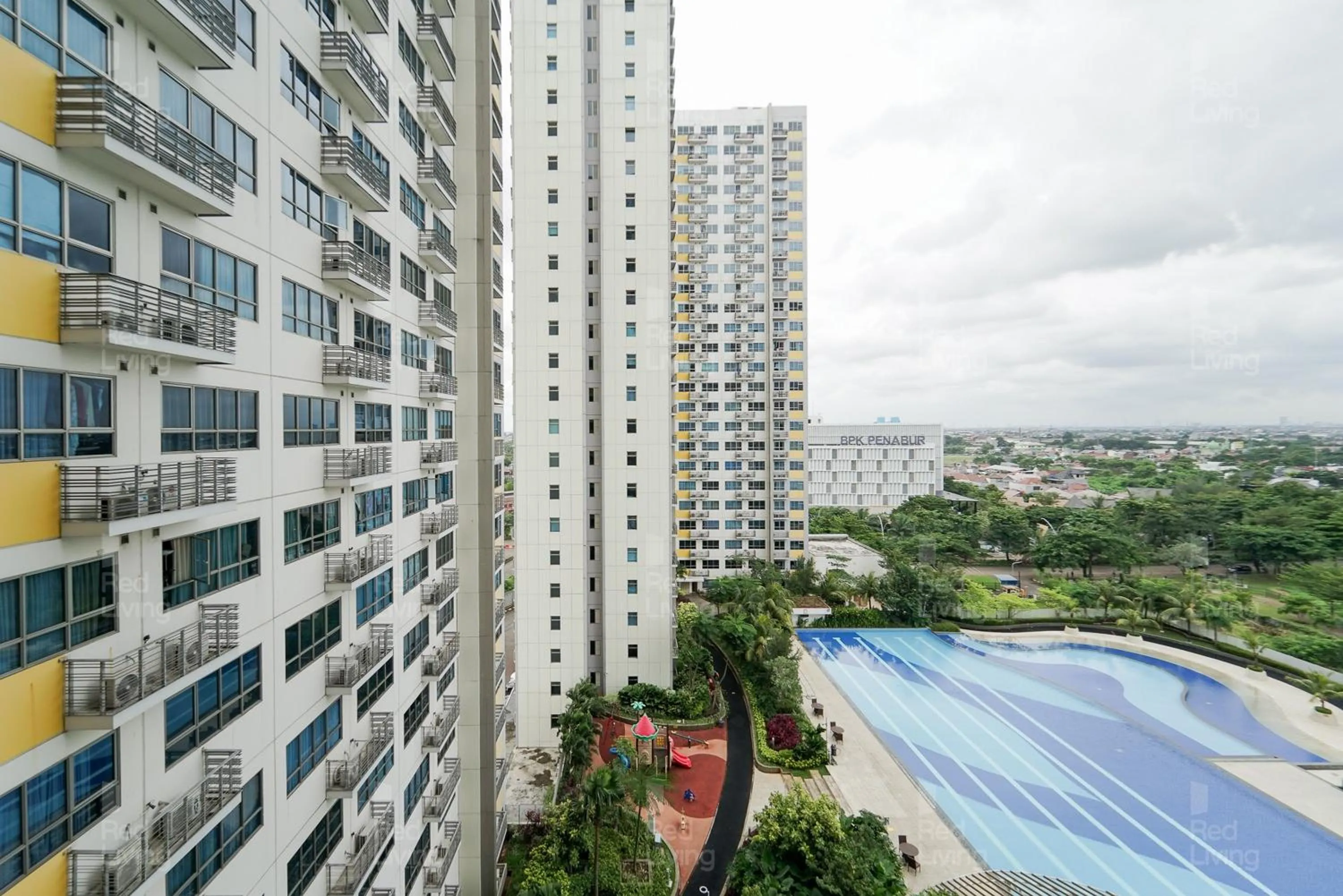 Property building in RedLiving Apartemen Springlake Summarecon - Kamarku Tower Azolla