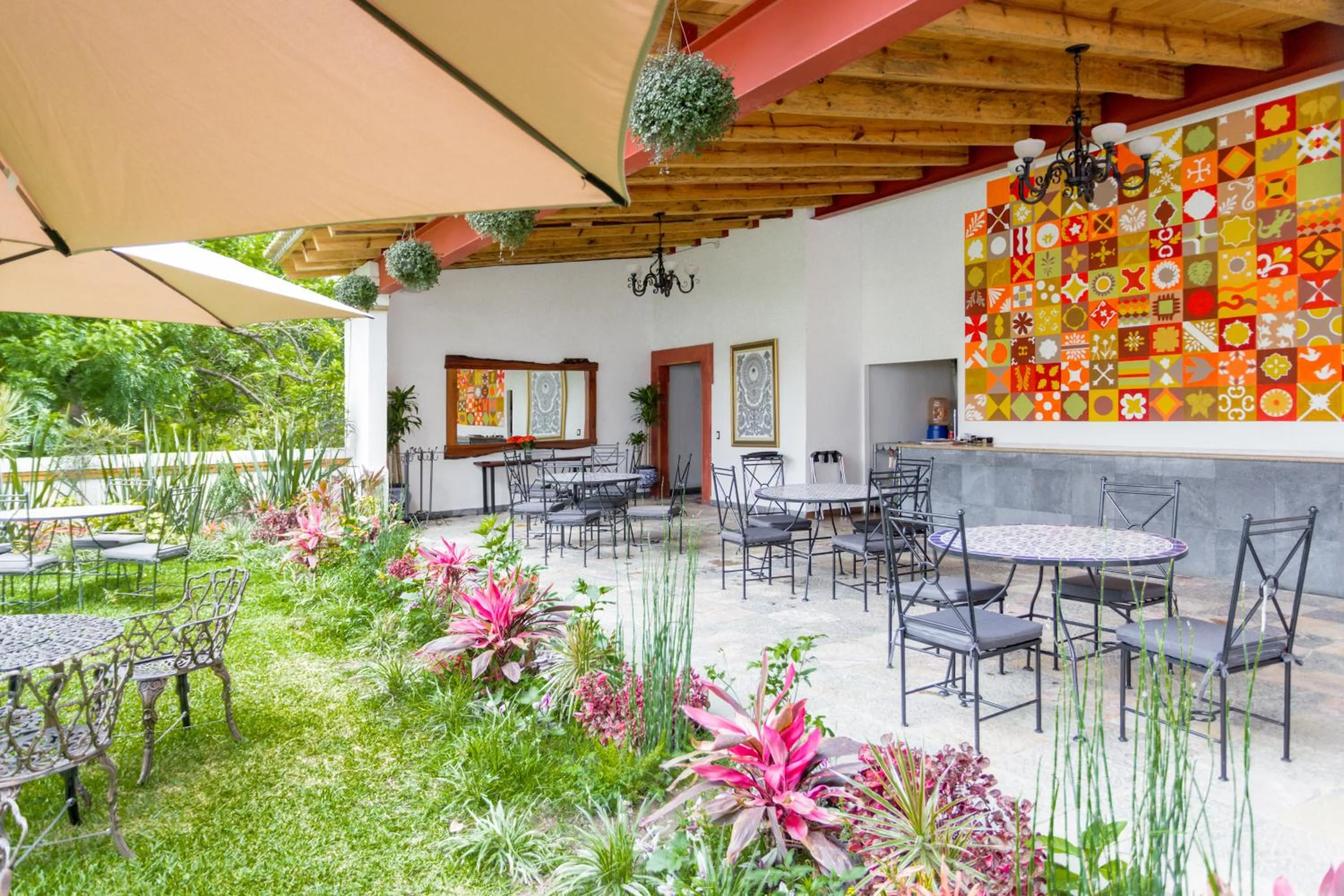 Restaurant/places to eat in Palacio Del Cobre