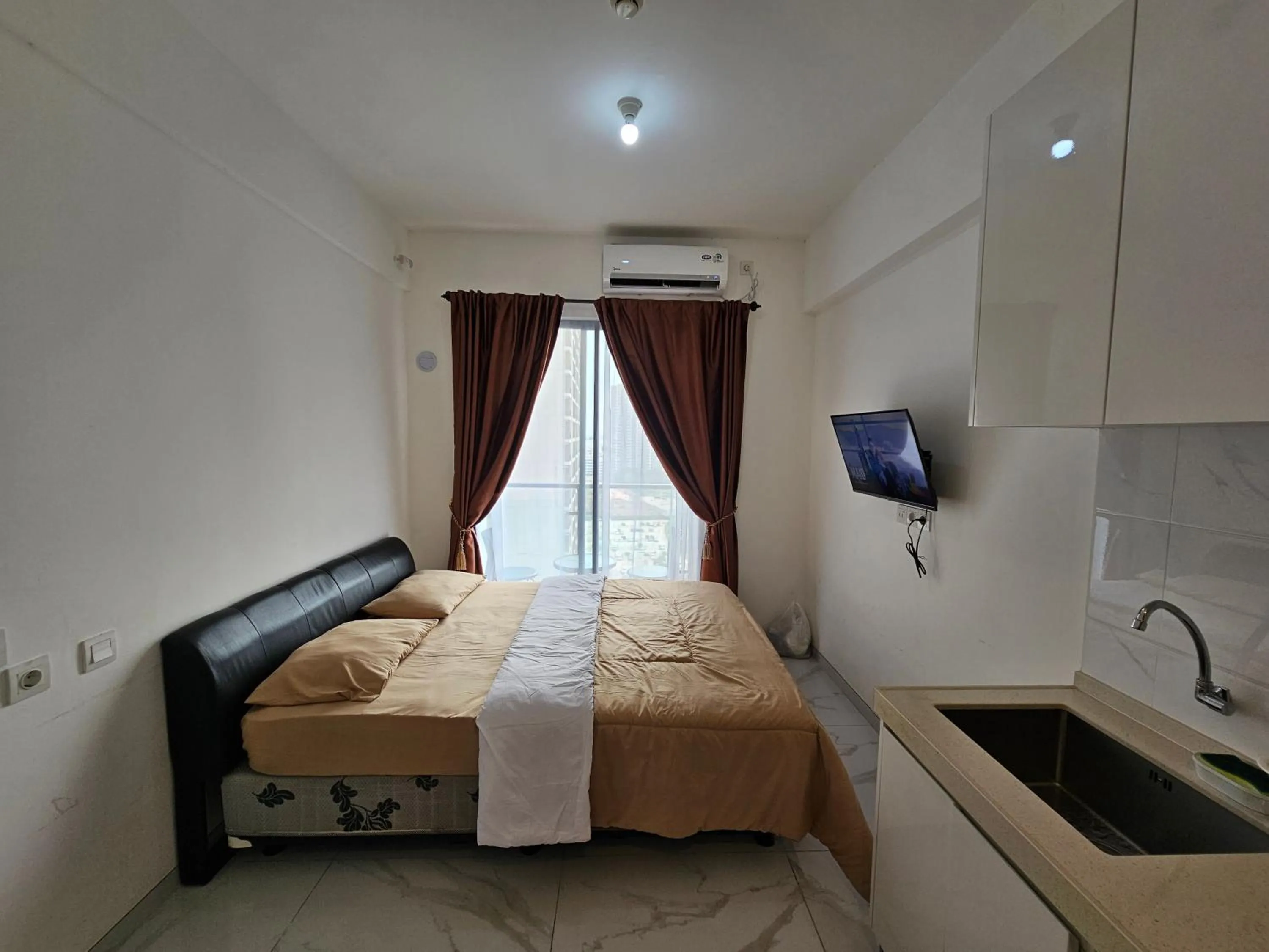 Bedroom, Bed in Apartement Sky House BSD TL19D By LiviRooms