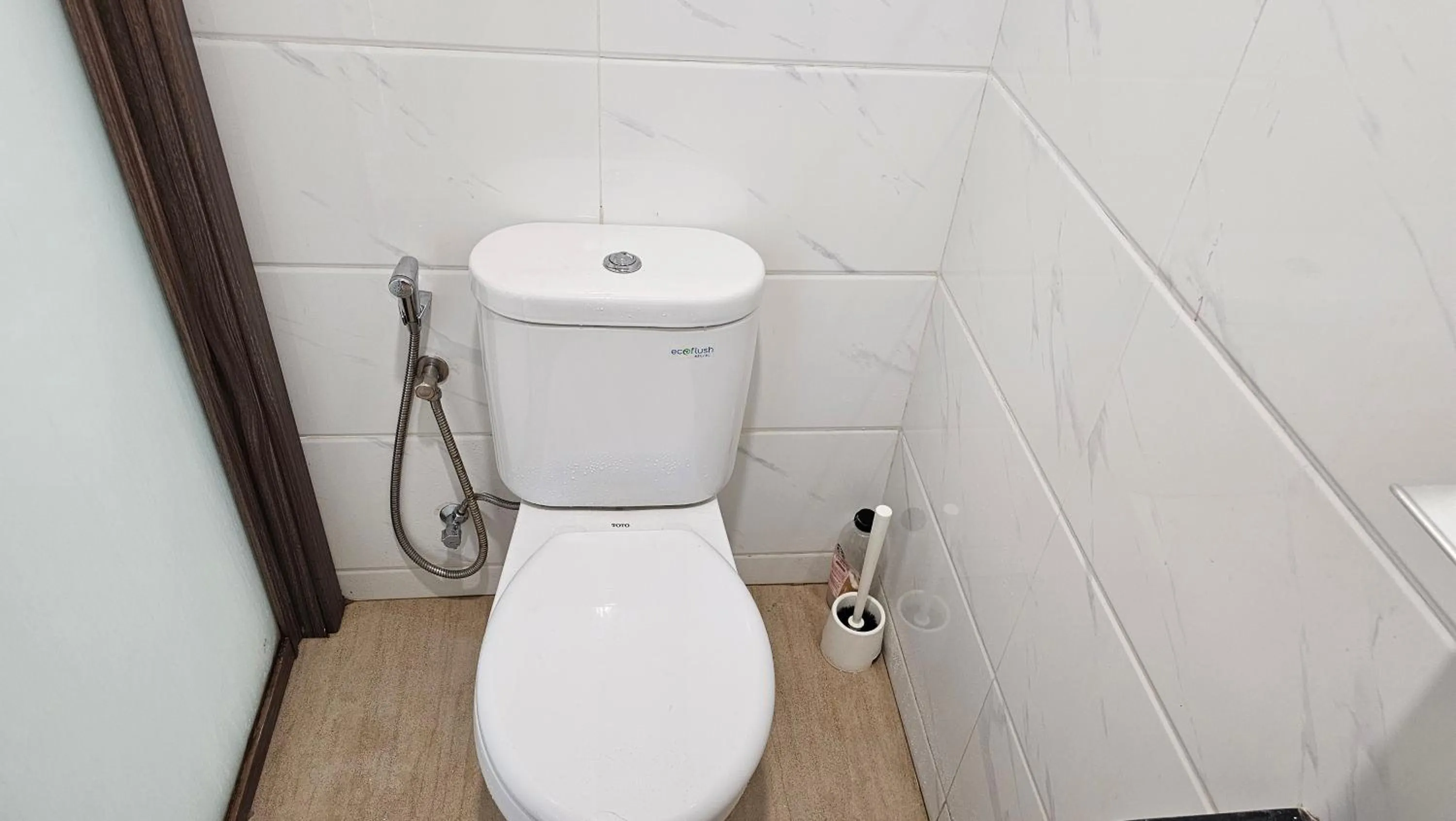 Bathroom in Apartement Sky House BSD TL19D By LiviRooms