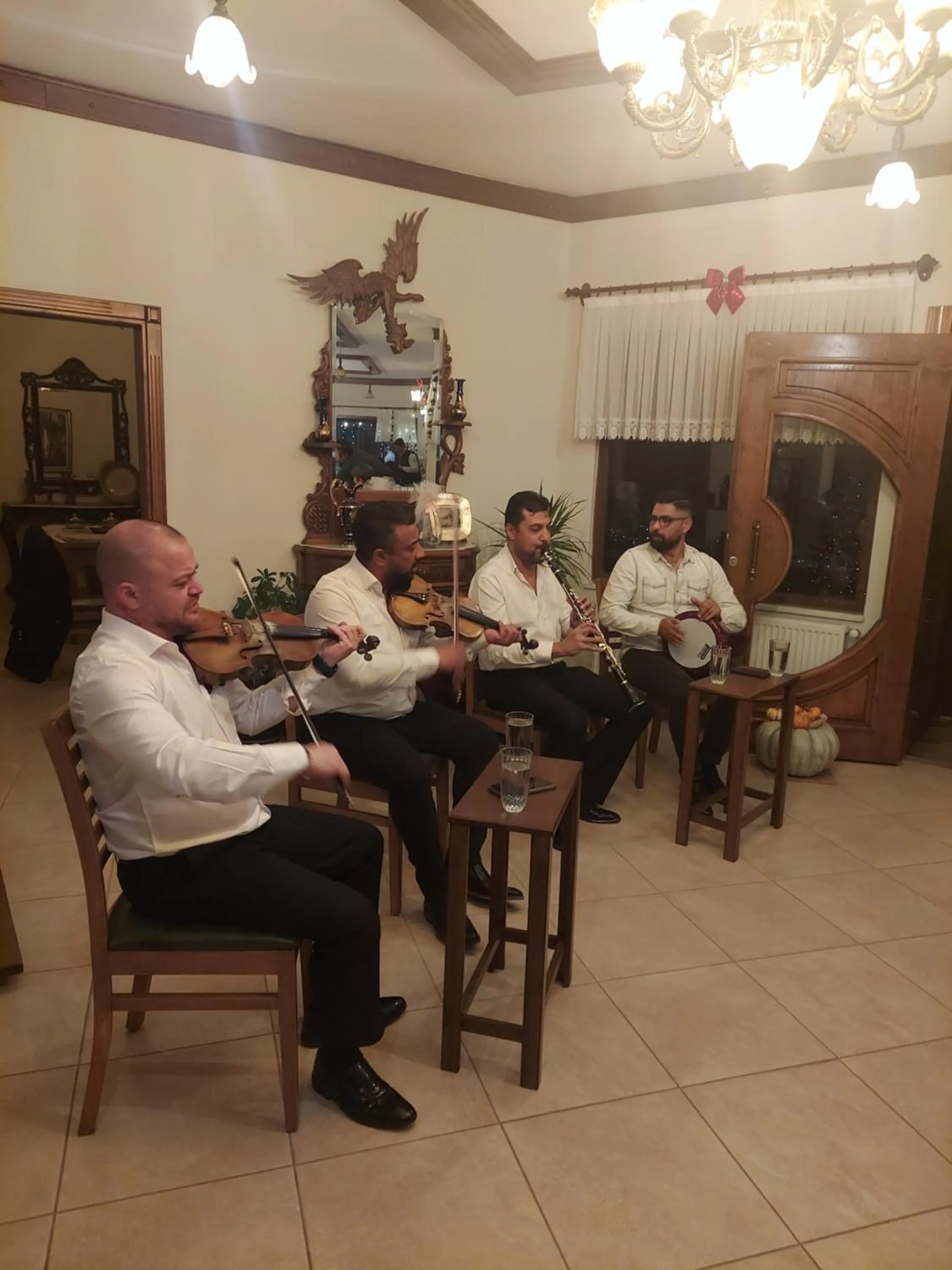 Evening entertainment in KAZDAĞLARI ZEYTUNİHAN BUTİK OTEL