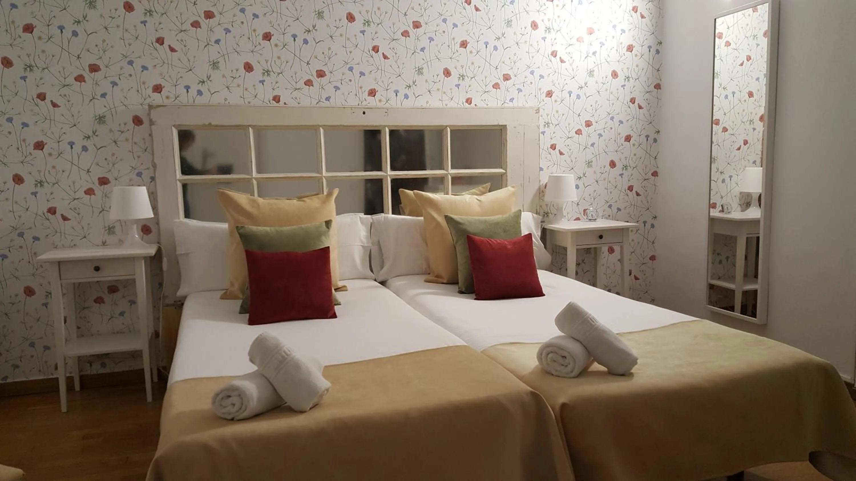 Photo of the whole room, Bed in Petit Hotel