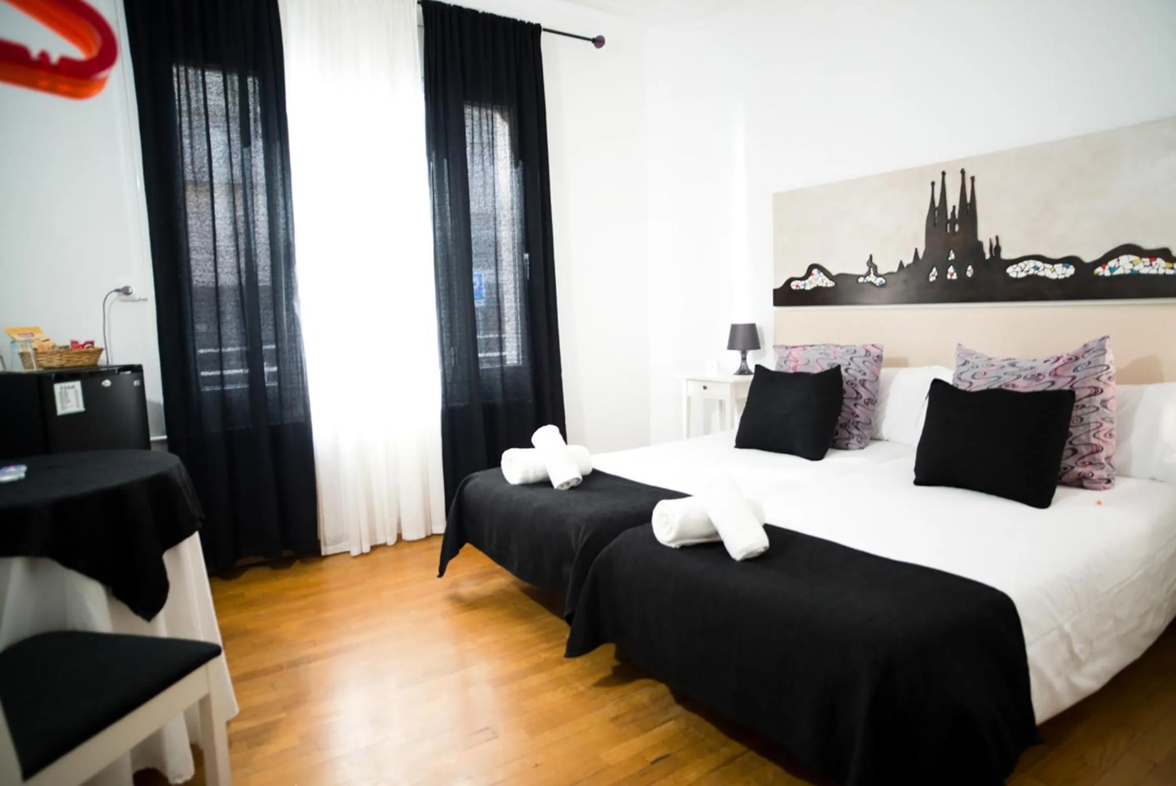 Day, Bed in Petit Hotel