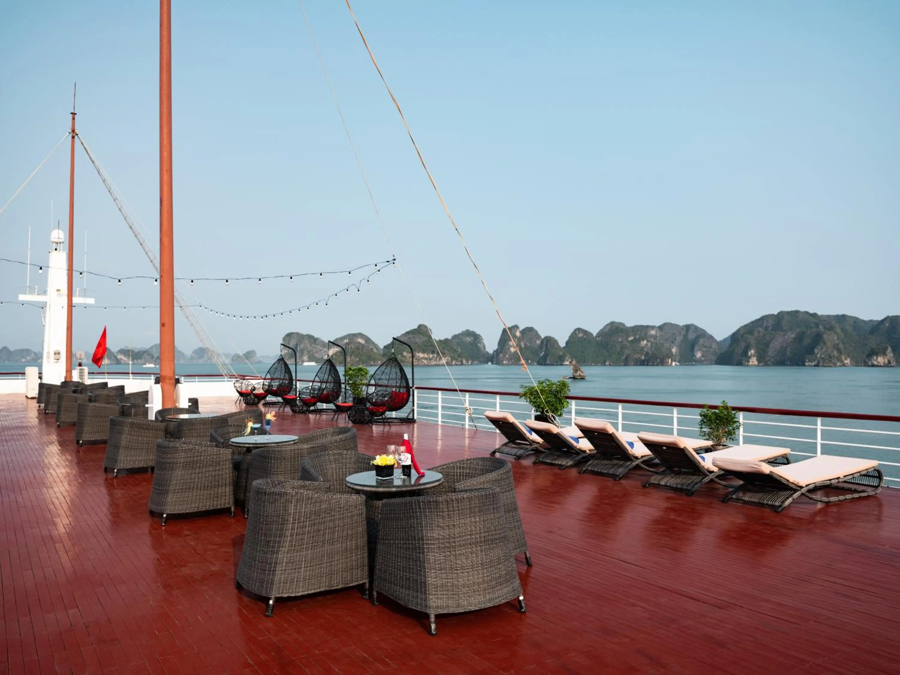 sunbed in Aqua Of The Seas Cruise Halong by AHG