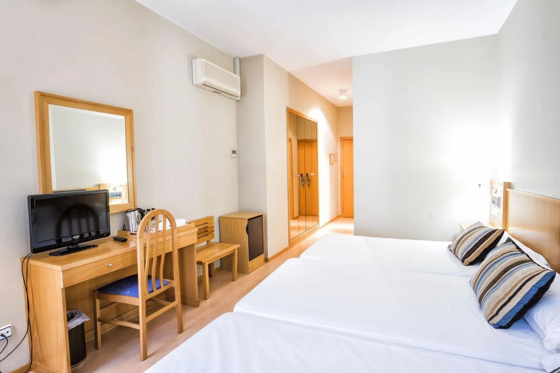 Bedroom, Bed in Hotel Alda Castelao