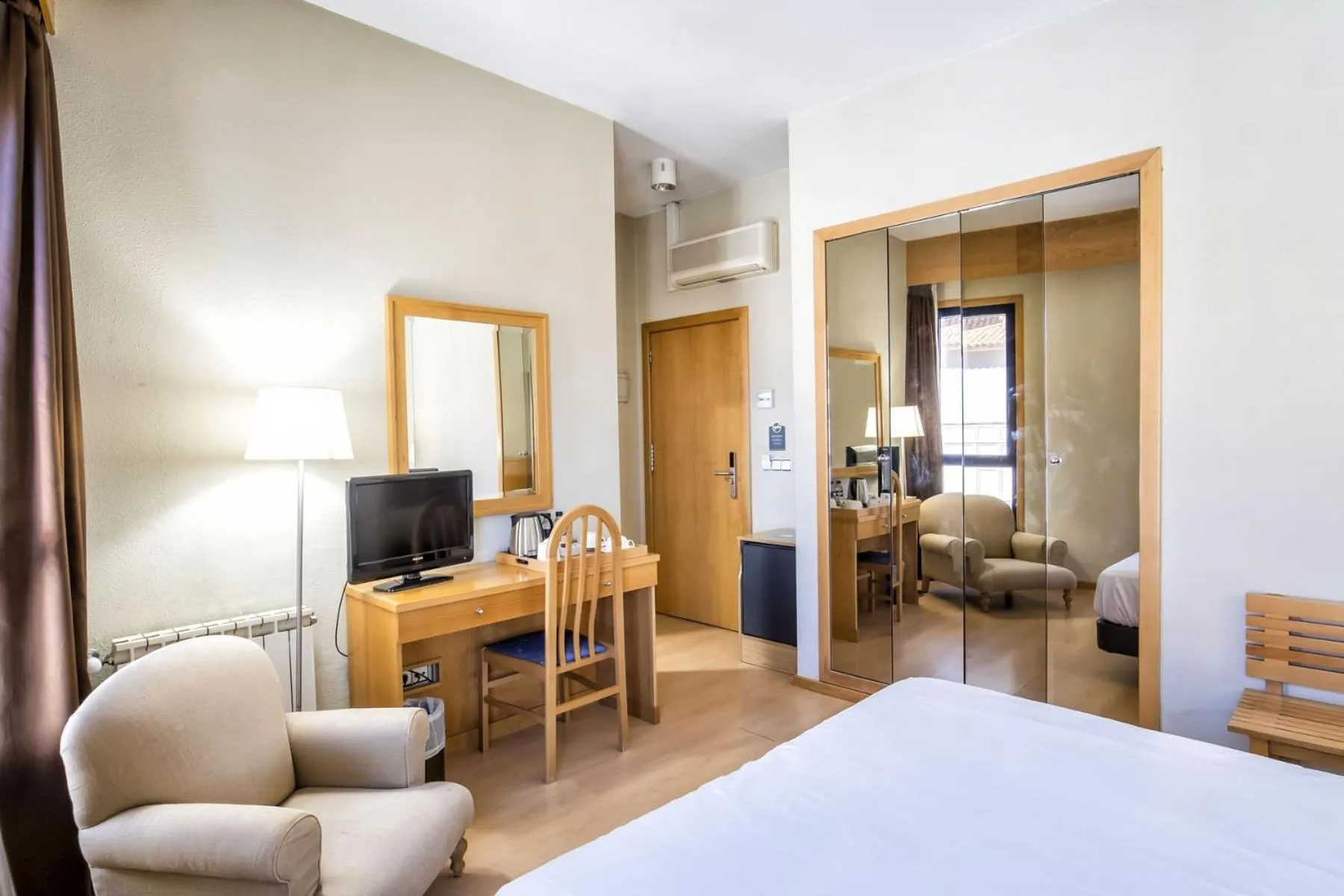 Bedroom, Bed in Hotel Alda Castelao