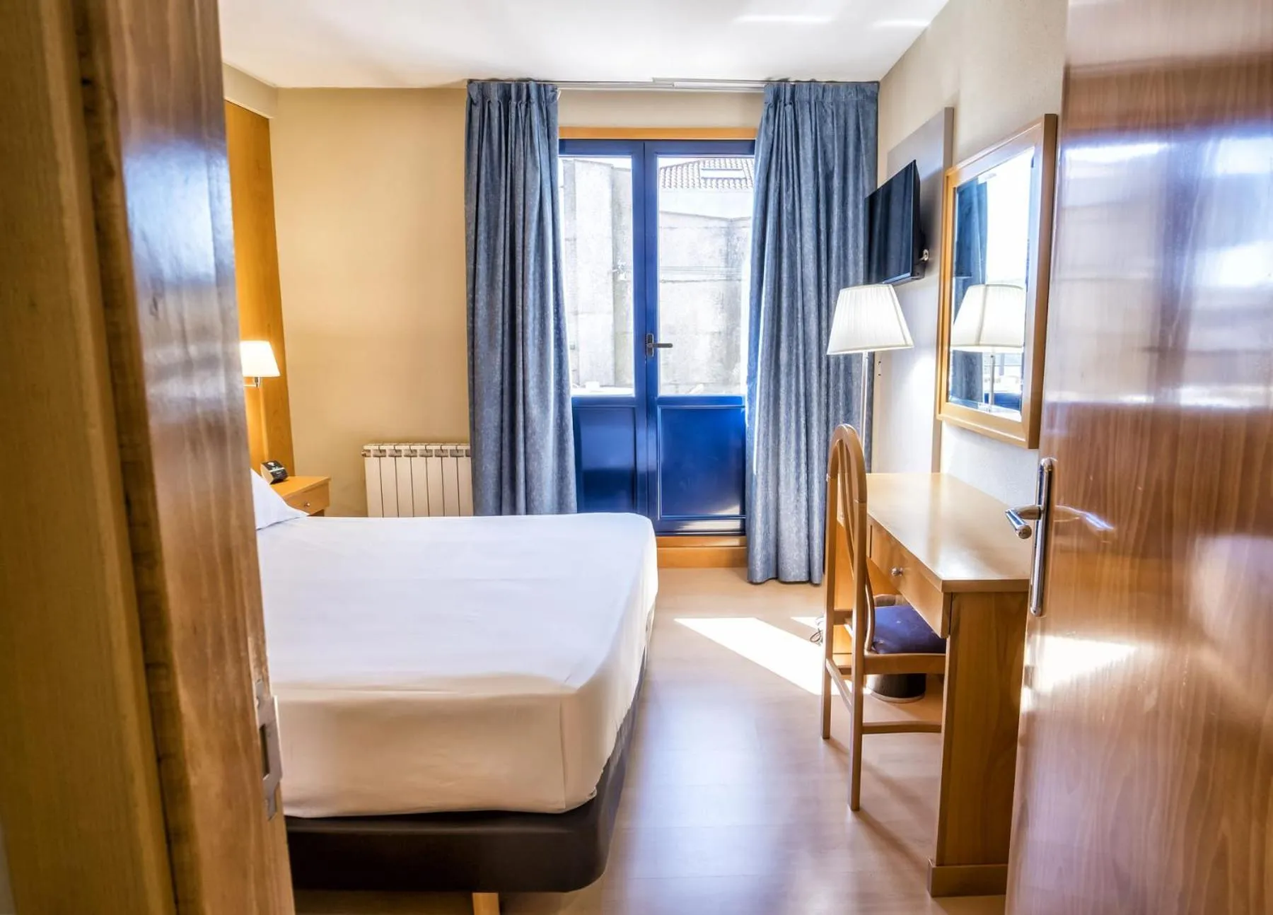 Bedroom, Bed in Hotel Alda Castelao