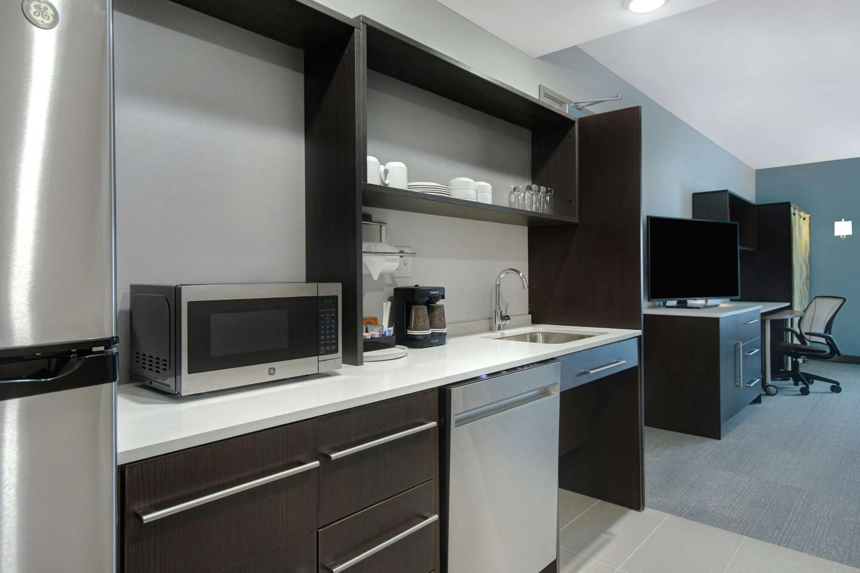 Bedroom in Home2 Suites By Hilton Grand Rapids Airport