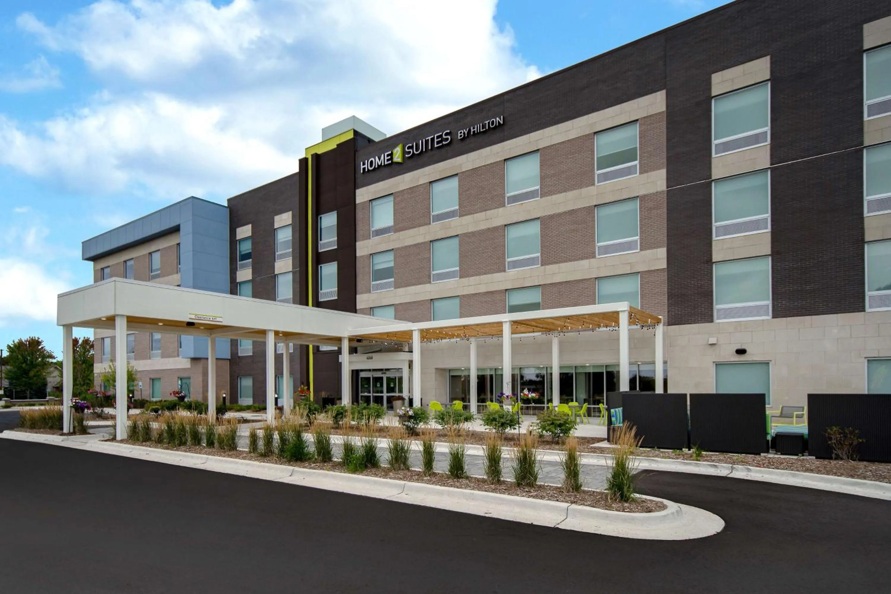 Property building in Home2 Suites By Hilton Grand Rapids Airport