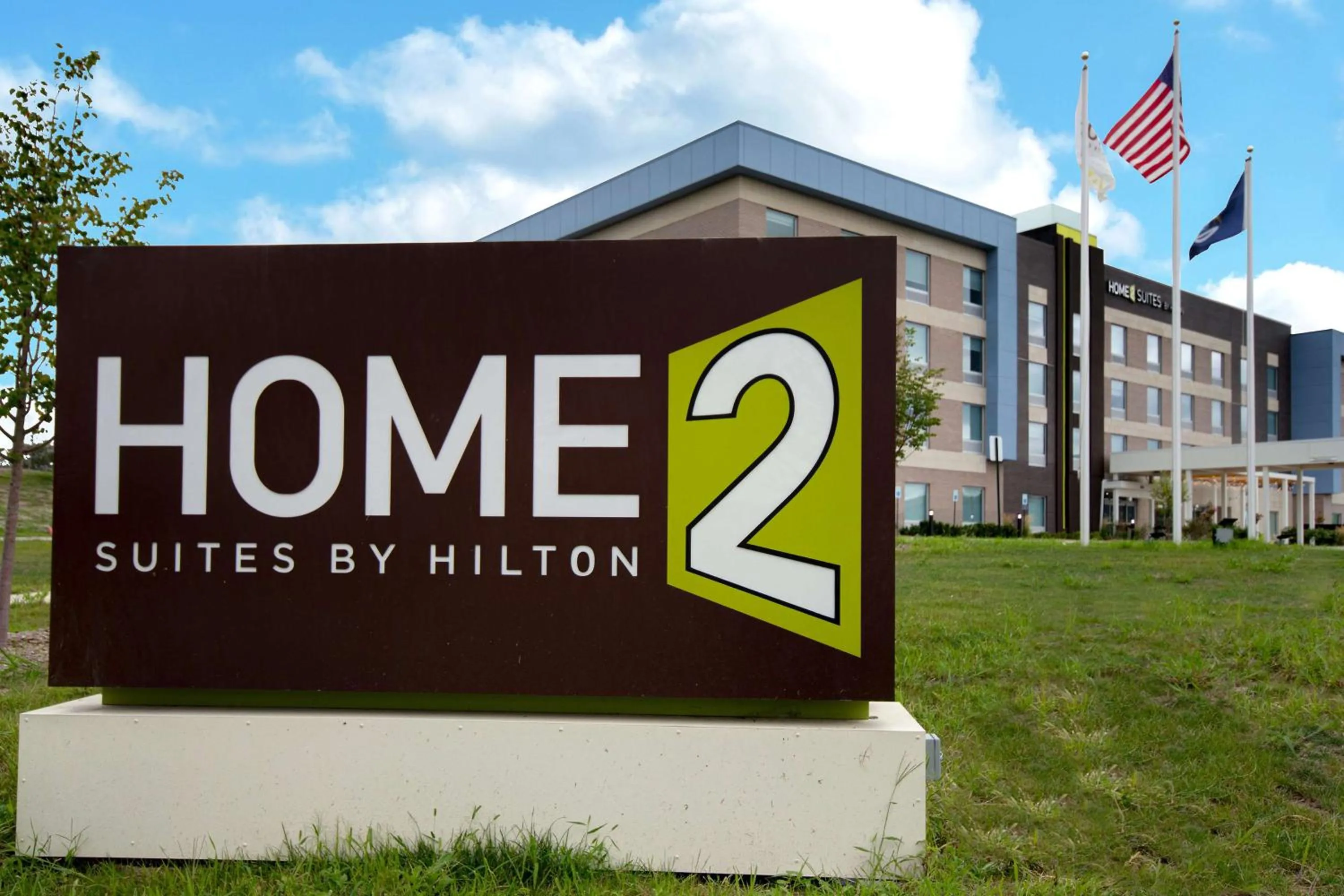 Property building in Home2 Suites By Hilton Grand Rapids Airport
