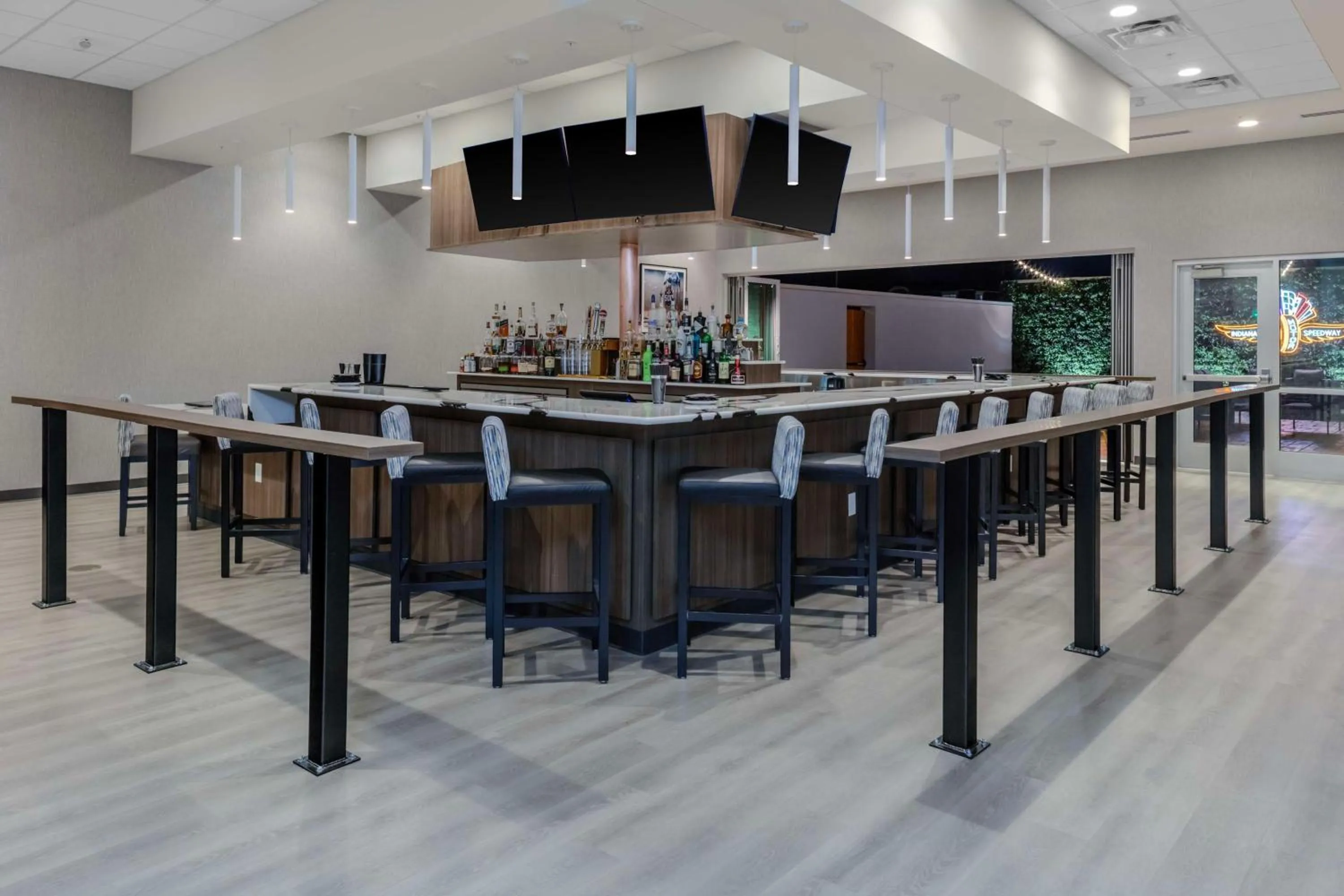 Restaurant/places to eat in Hampton Inn & Suites Indianapolis West Speedway