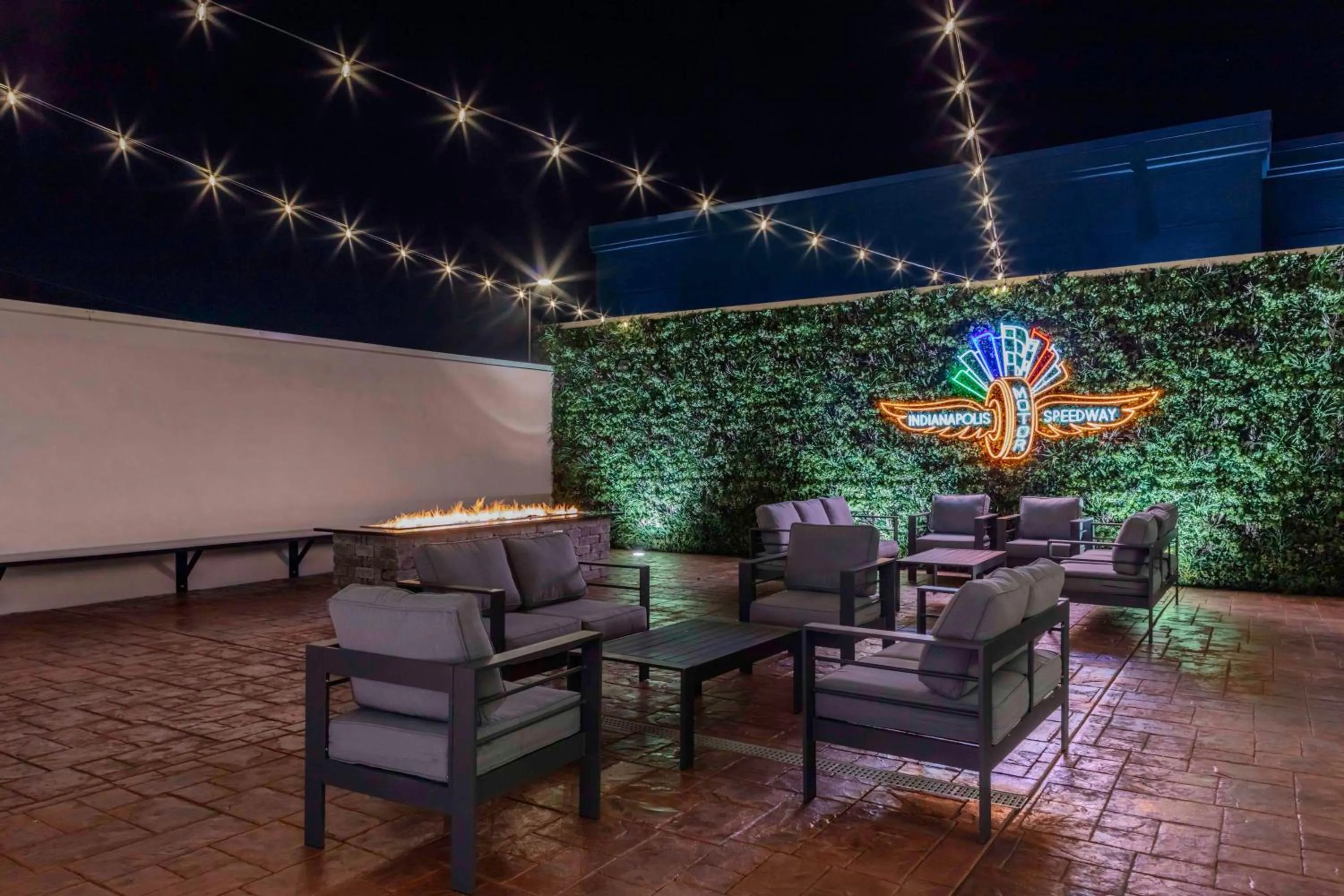 Patio in Hampton Inn & Suites Indianapolis West Speedway