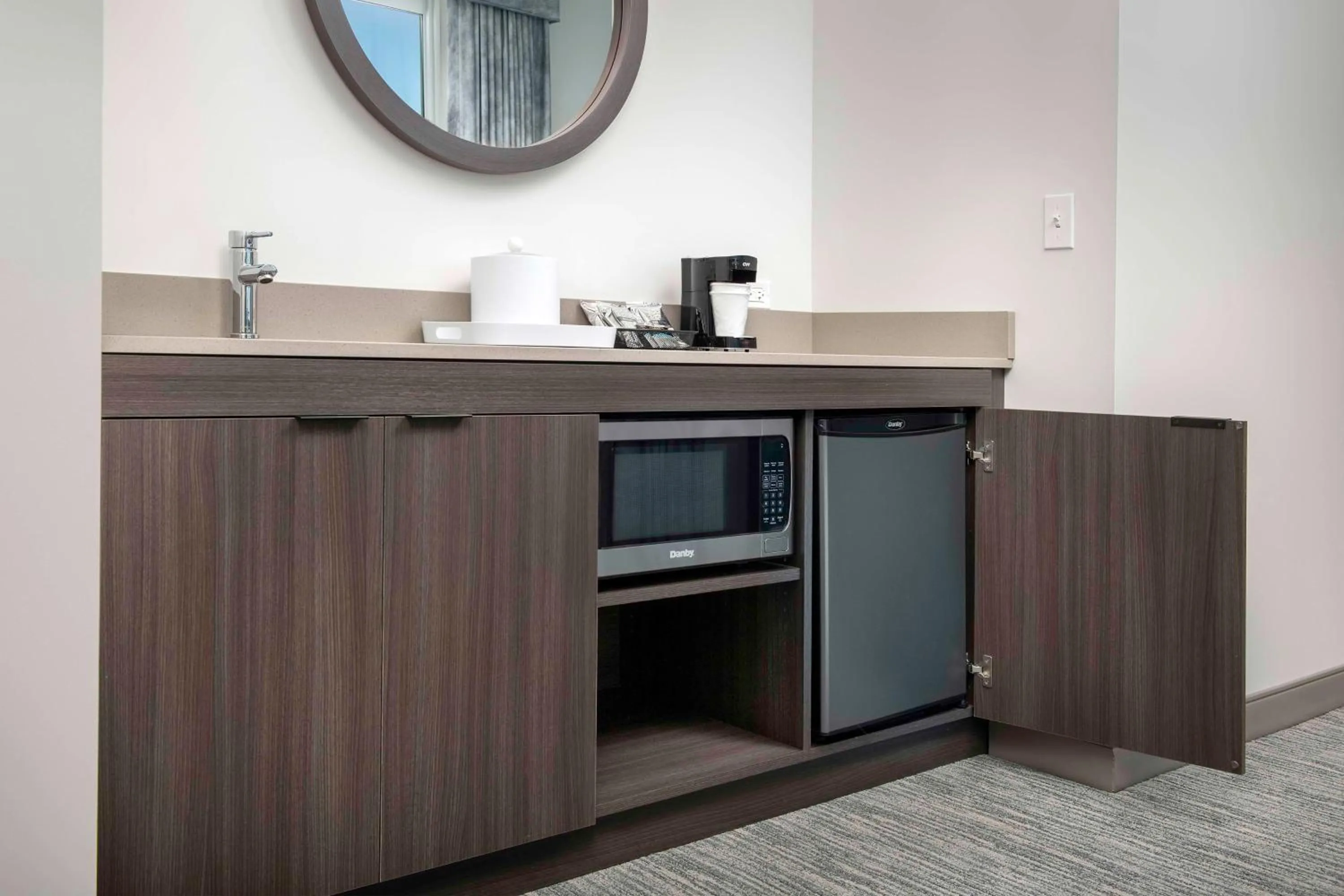 Photo of the whole room in Hampton Inn Delray Beach