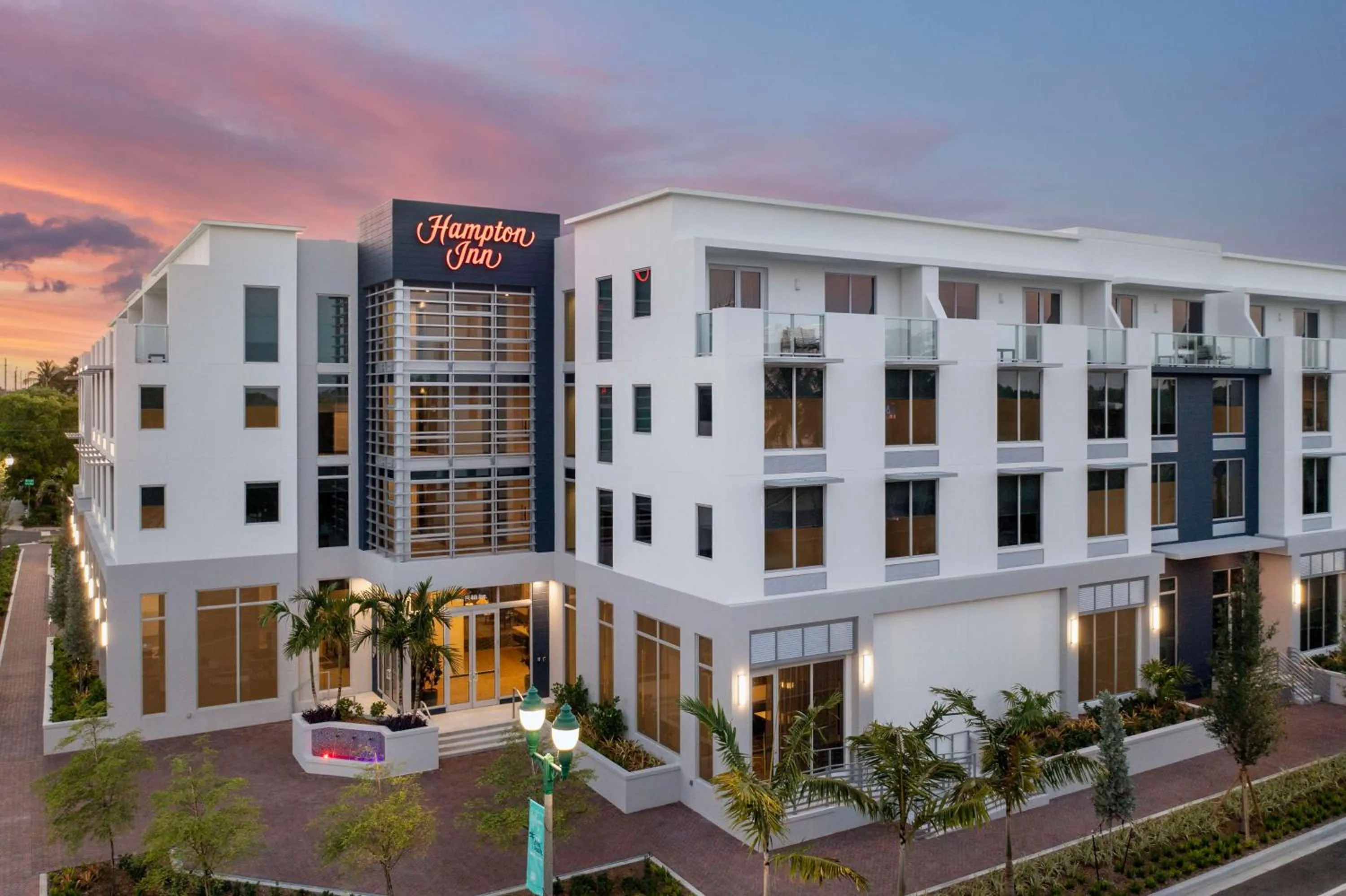 Property building in Hampton Inn Delray Beach