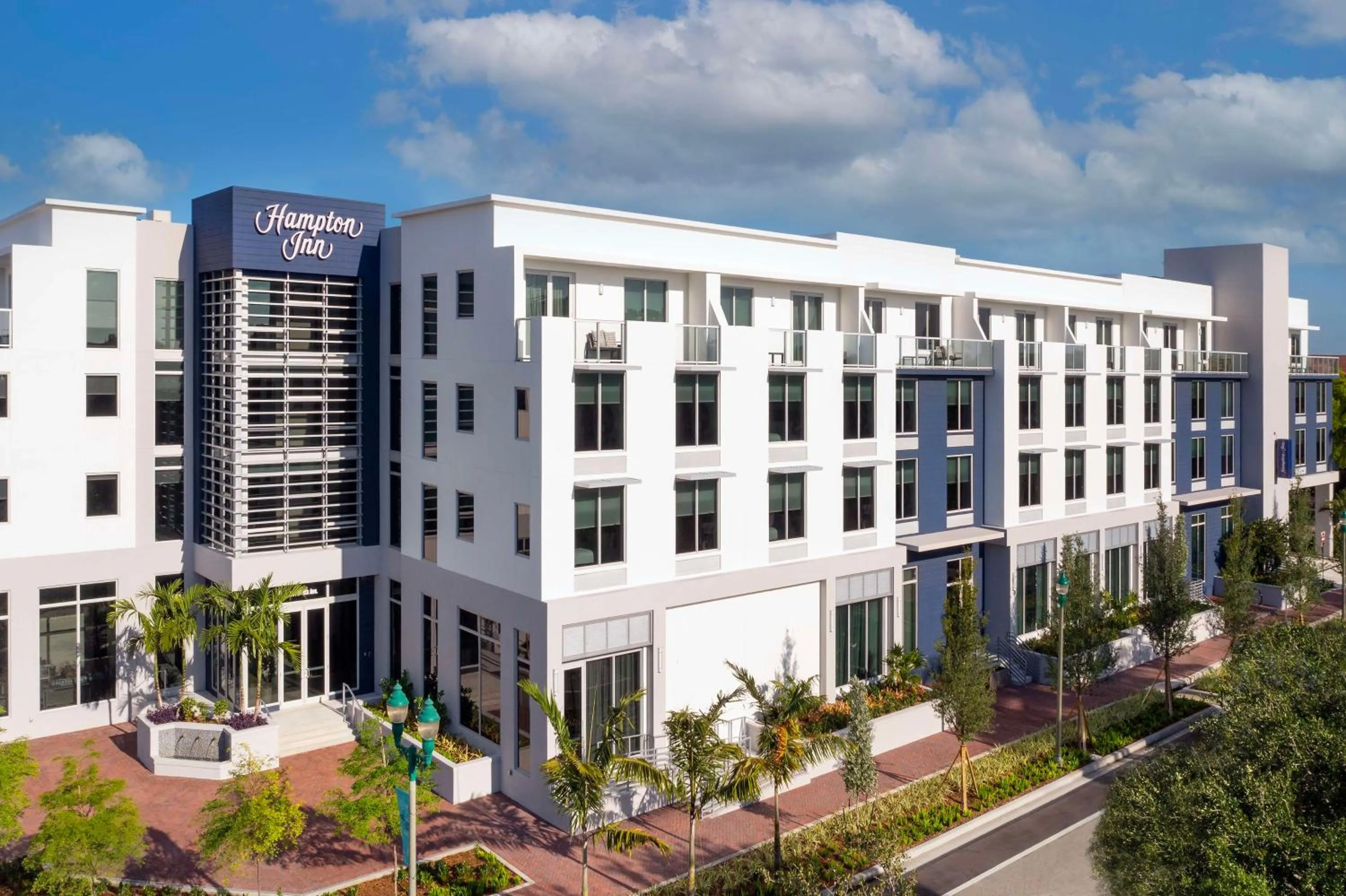 Property building in Hampton Inn Delray Beach