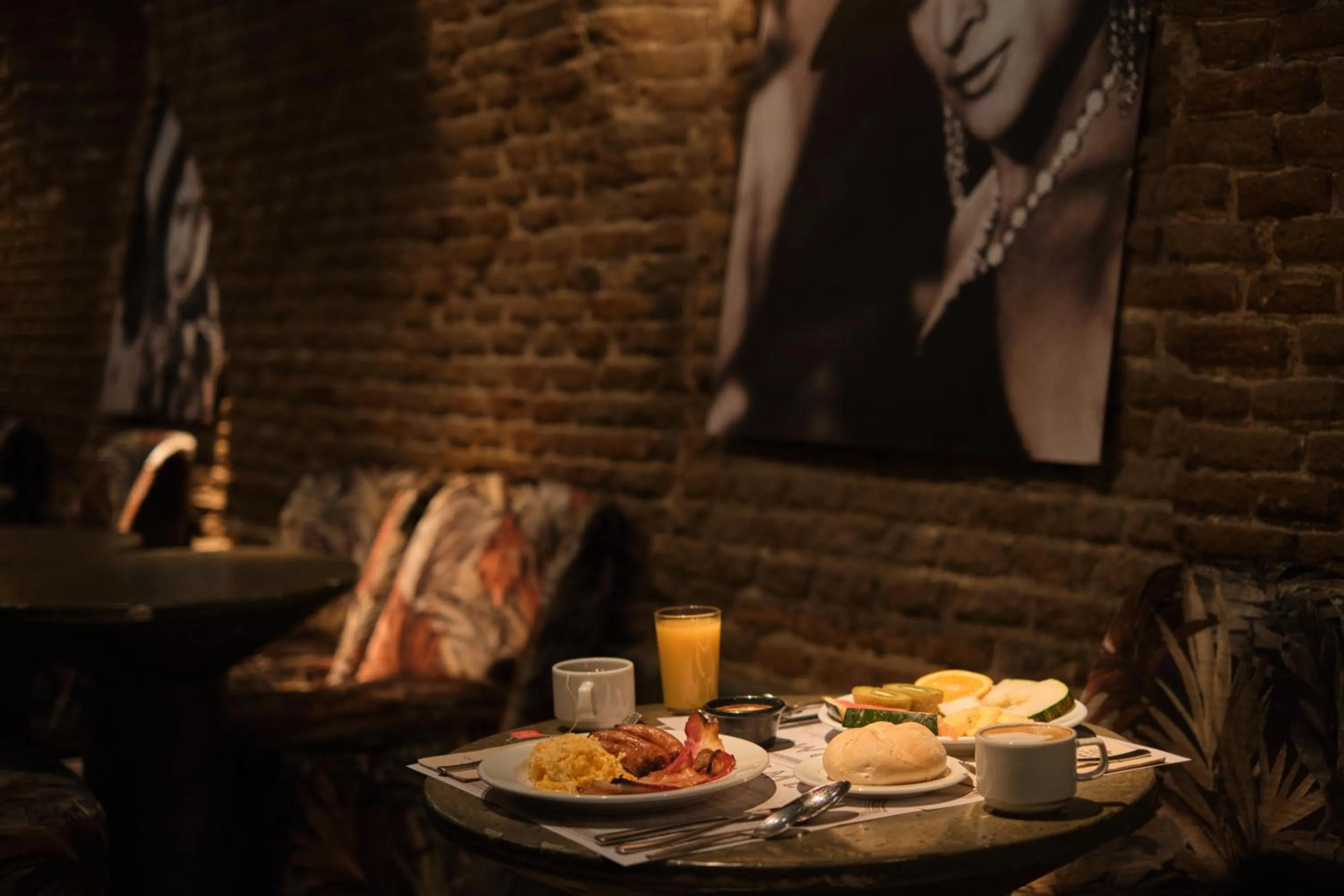 Seating area in Windsor Puerta del Sol