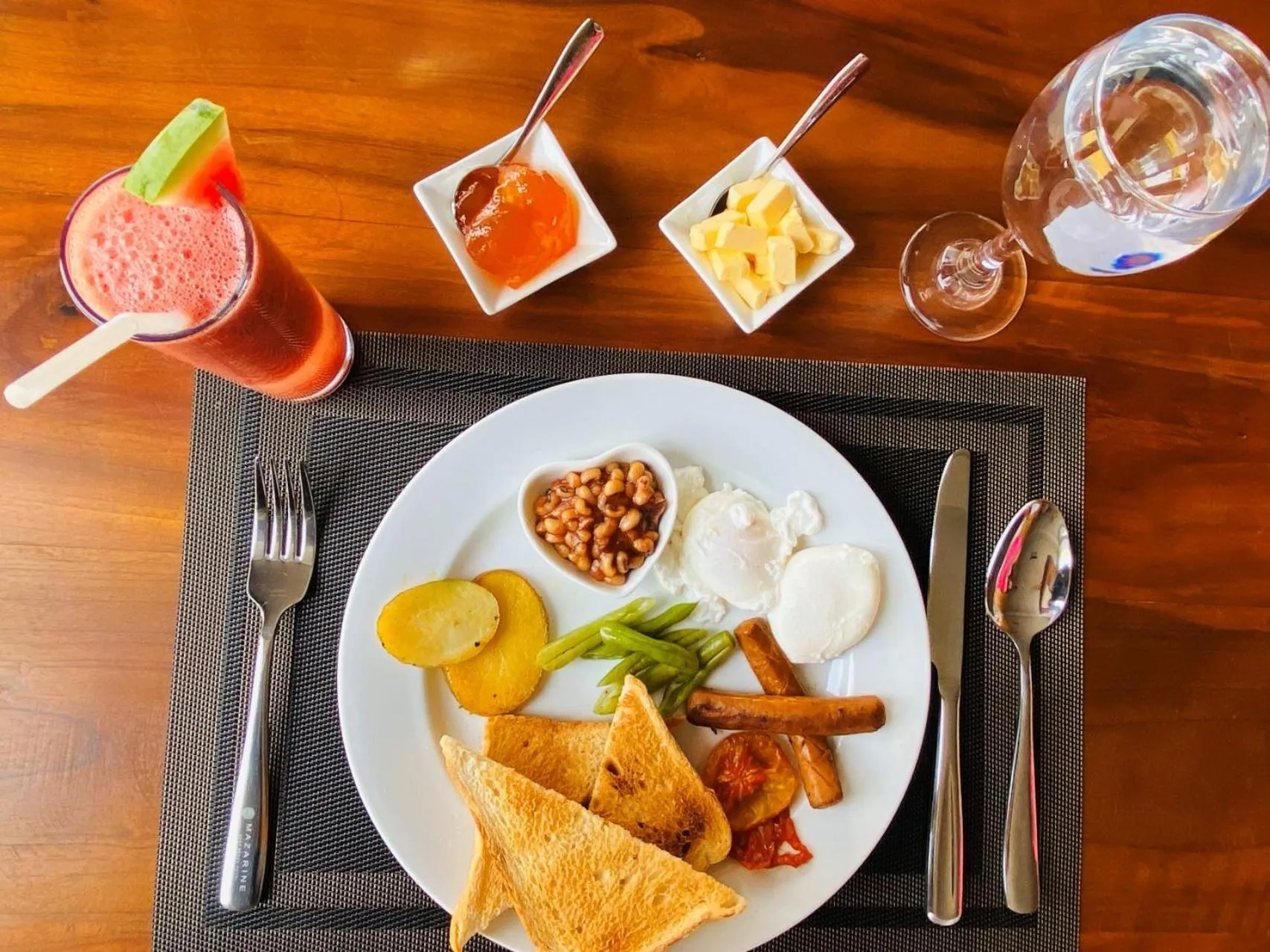 Food and drinks in Mazarine Surf Suites Hiriketiya