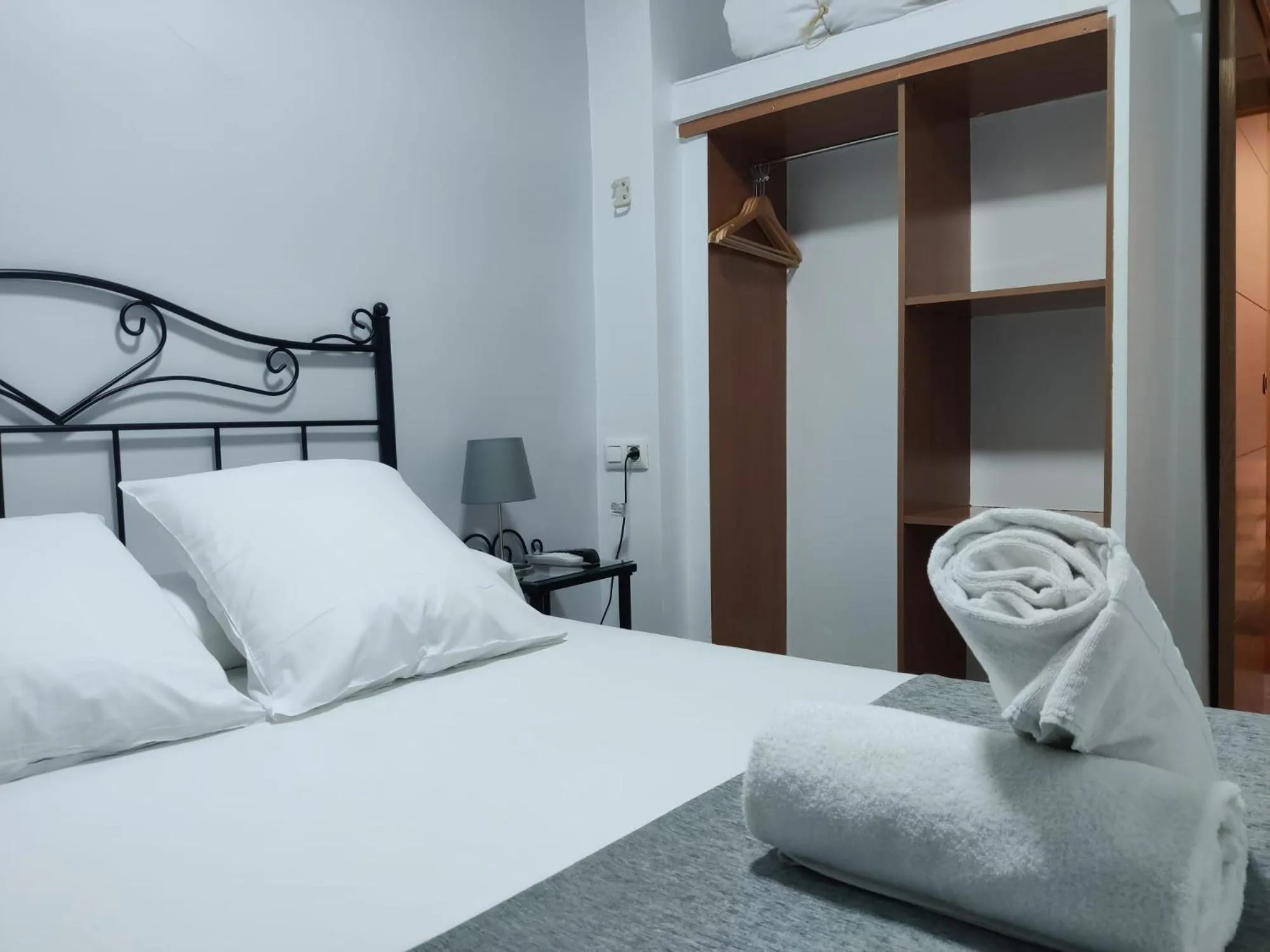 Bed in Hospedería Luis de Góngora