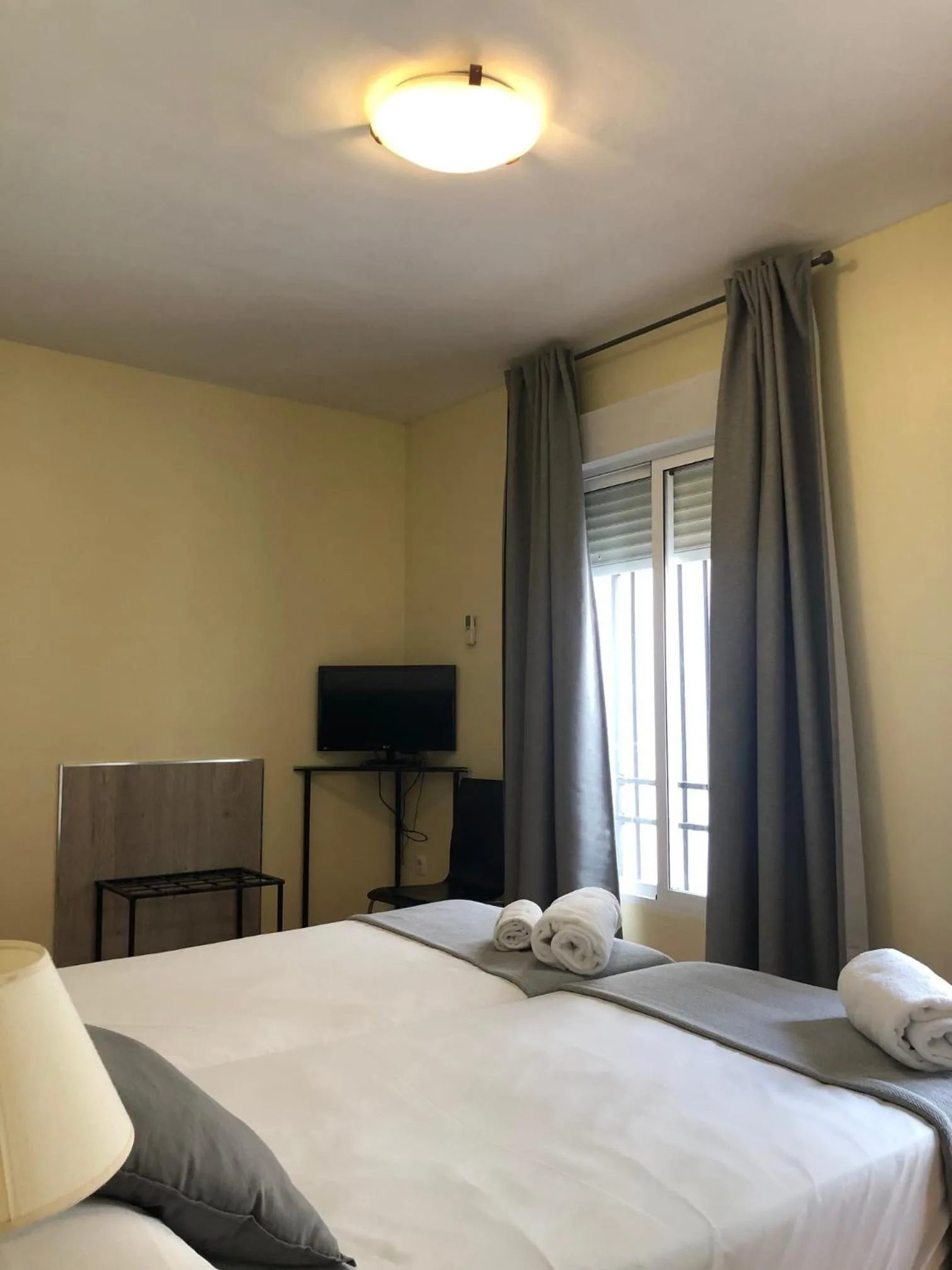 TV and multimedia, Bed in Hospedería Luis de Góngora