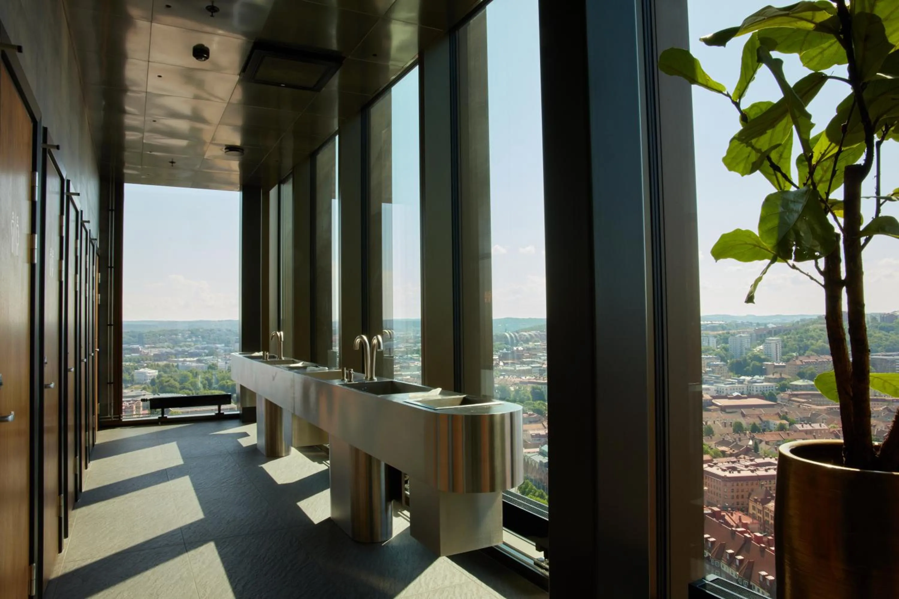 Toilet in Clarion Hotel Draken