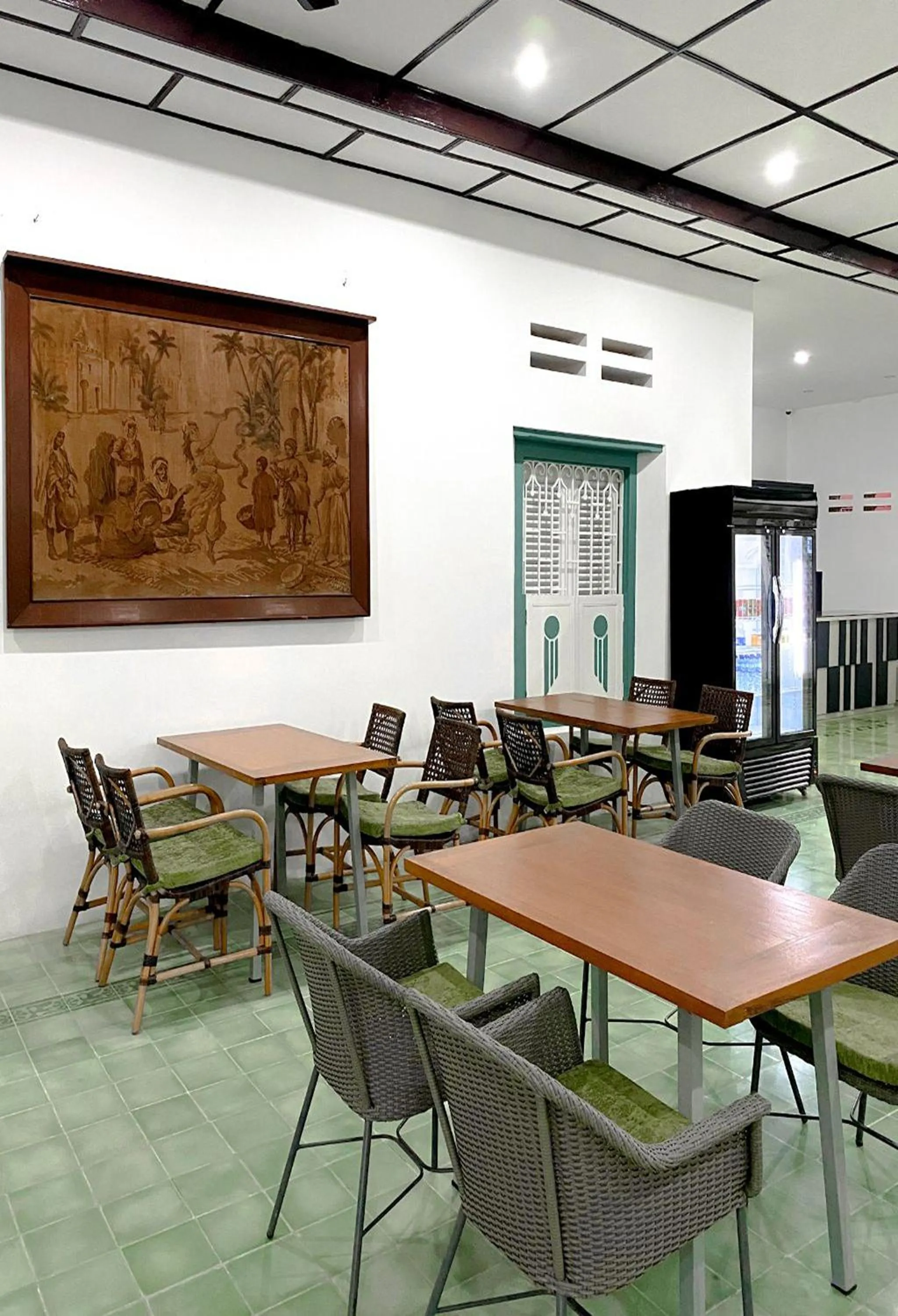 Restaurant/places to eat in Binumar Guest House