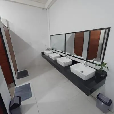 Bathroom in Komodo Indah Hotel