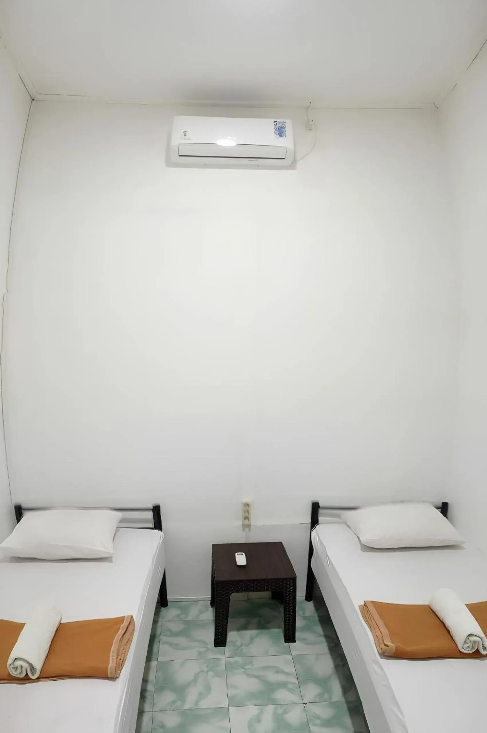 Budget Twin Room in Komodo Indah Hotel Budget Twin Room in Komodo Indah Hotel