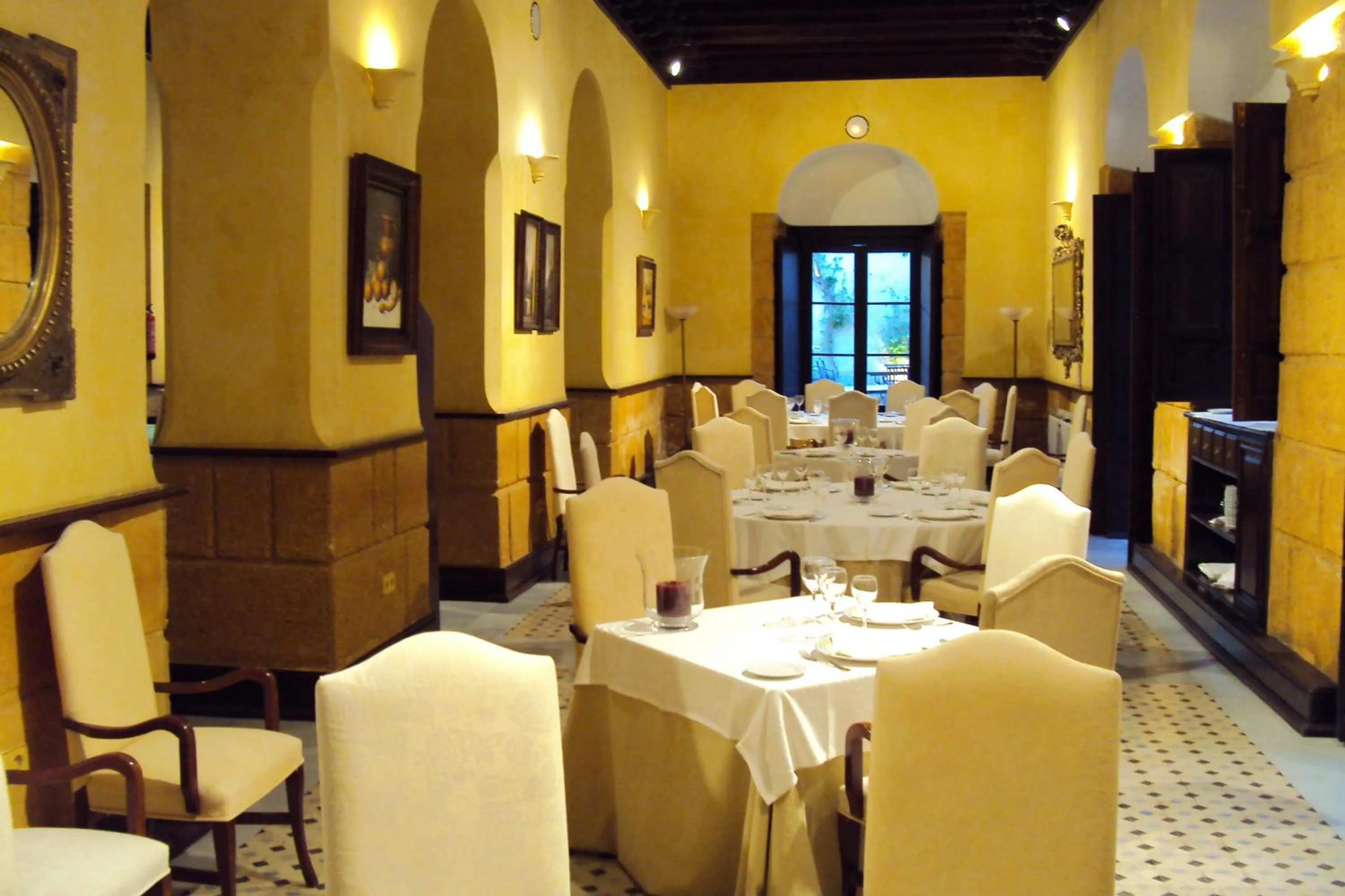 Restaurant/places to eat in Palacio Marques de la Gomera