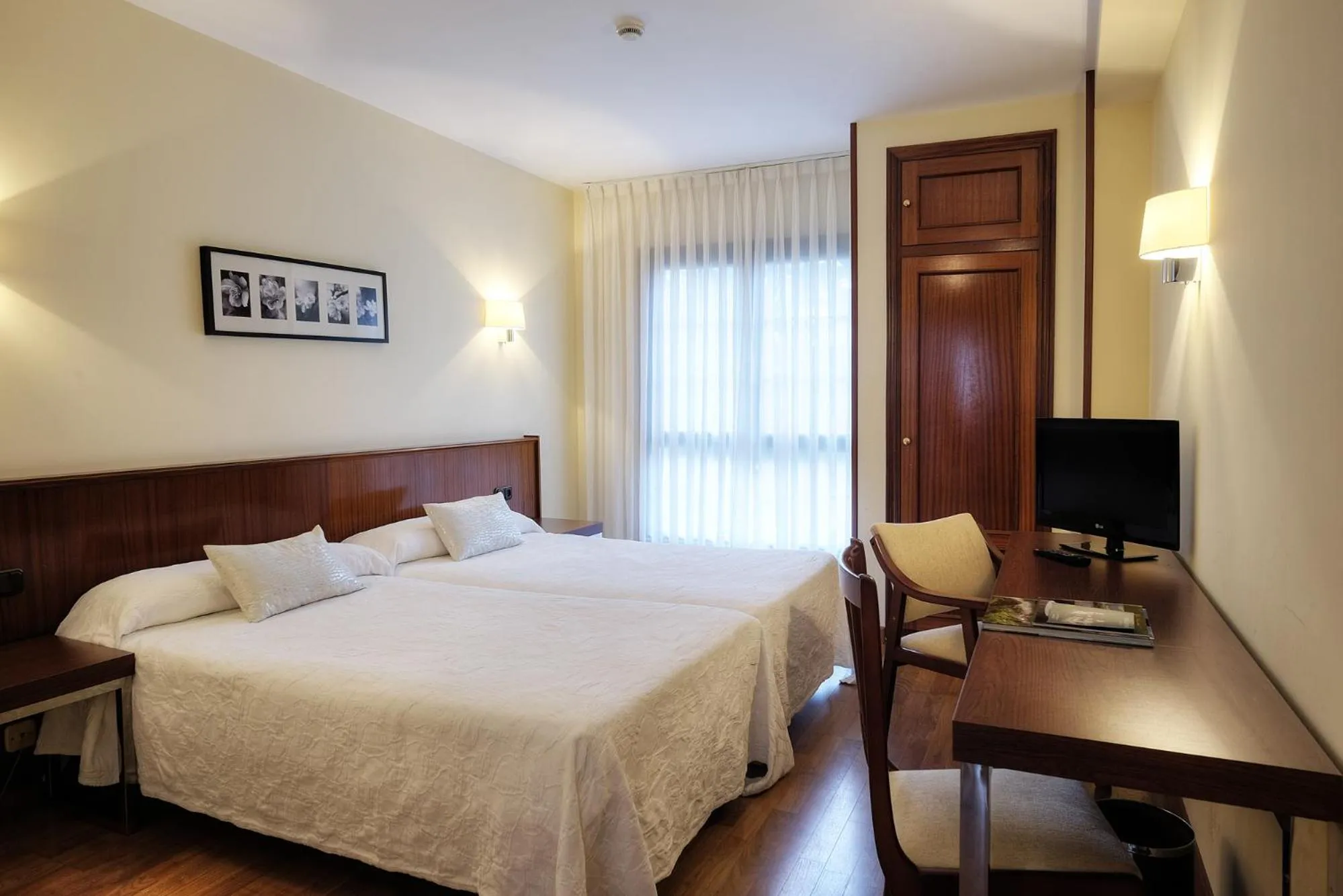 Bed in Hotel y Apartamentos Arias