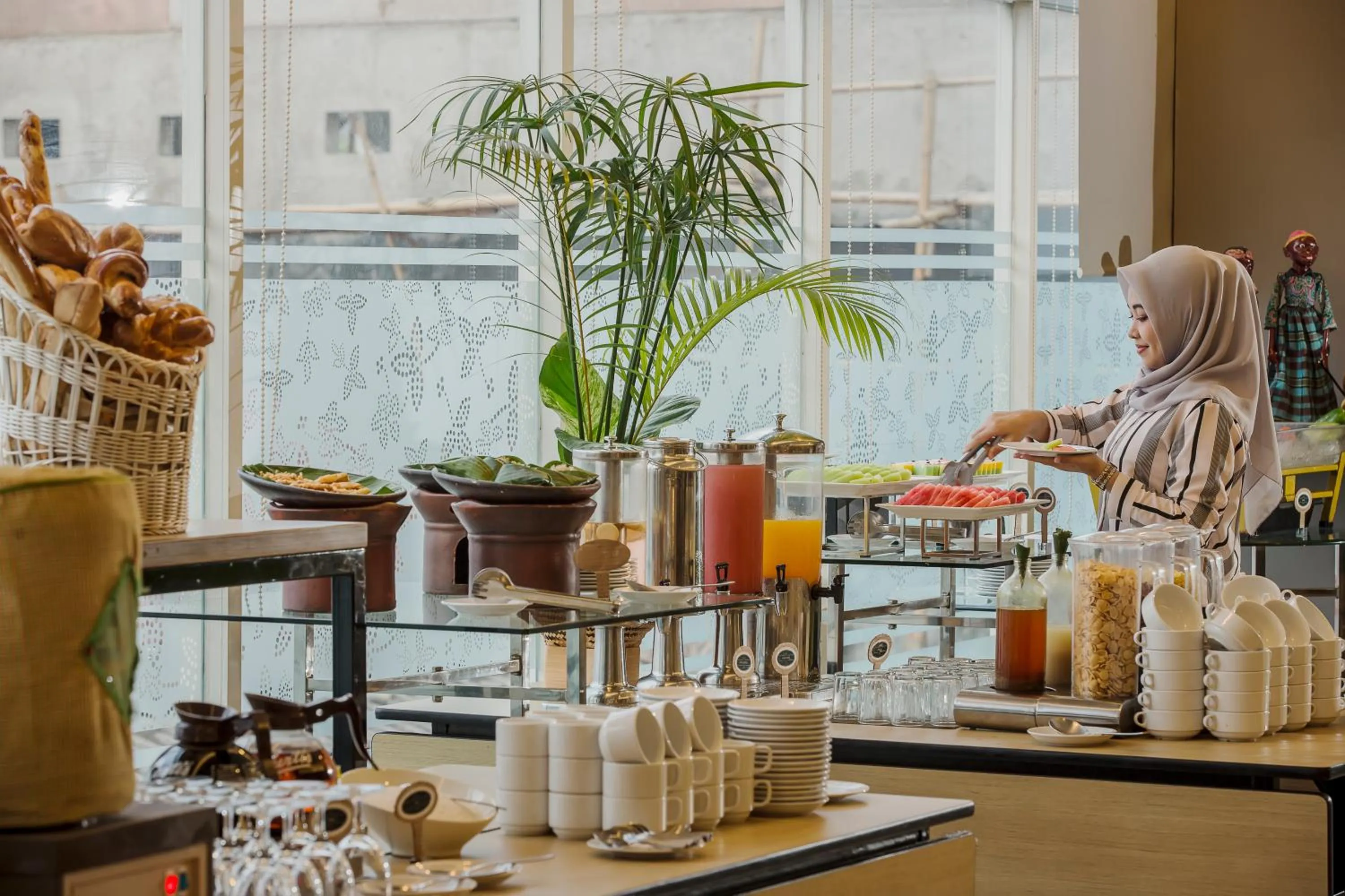 Restaurant/places to eat in KHAS Tegal Hotel