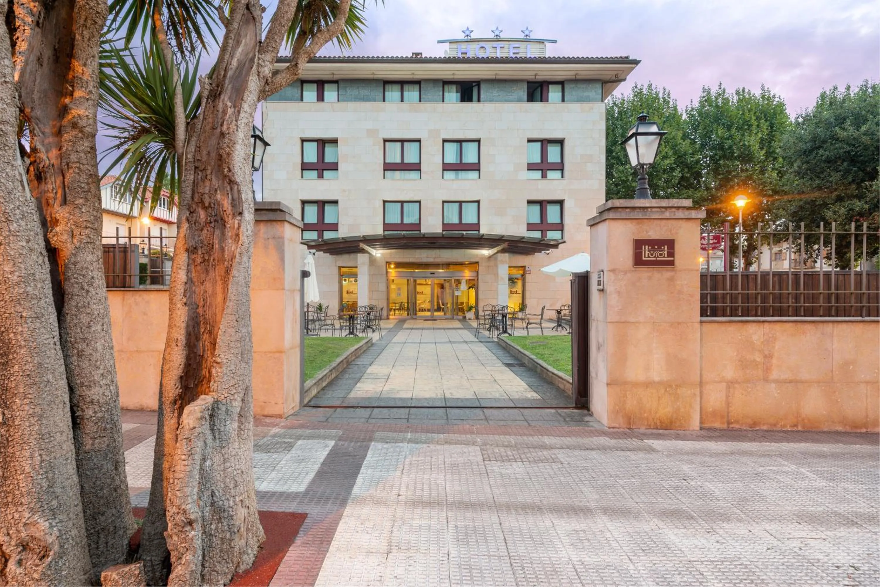 Facade/entrance in Hospedium Hotel Sky Blu Loiu